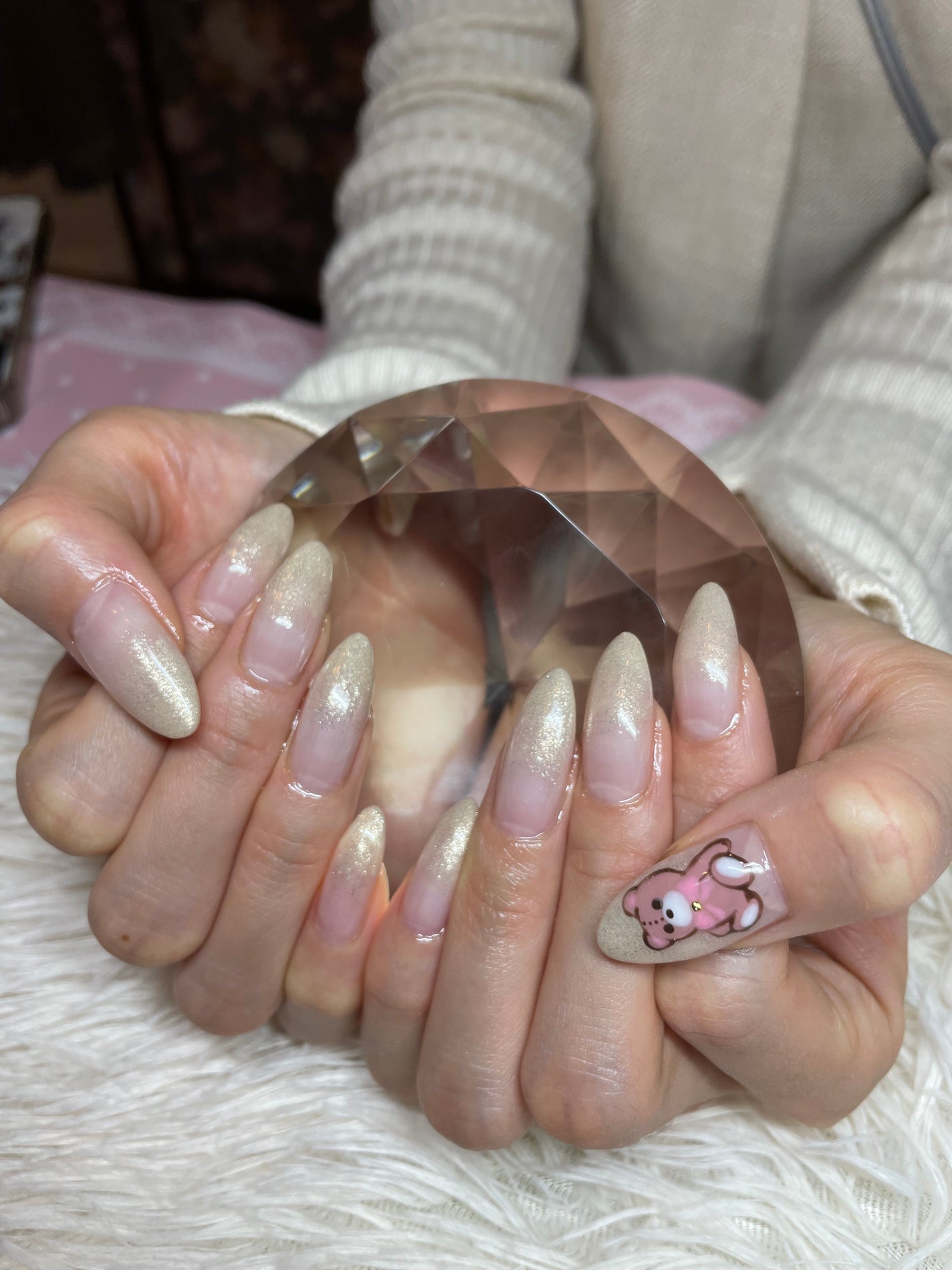 cafemoka on LIPS 「ラメグラにベアネイル🐻🩷🩷🩷#冬先取りネイル集..」(2枚目)