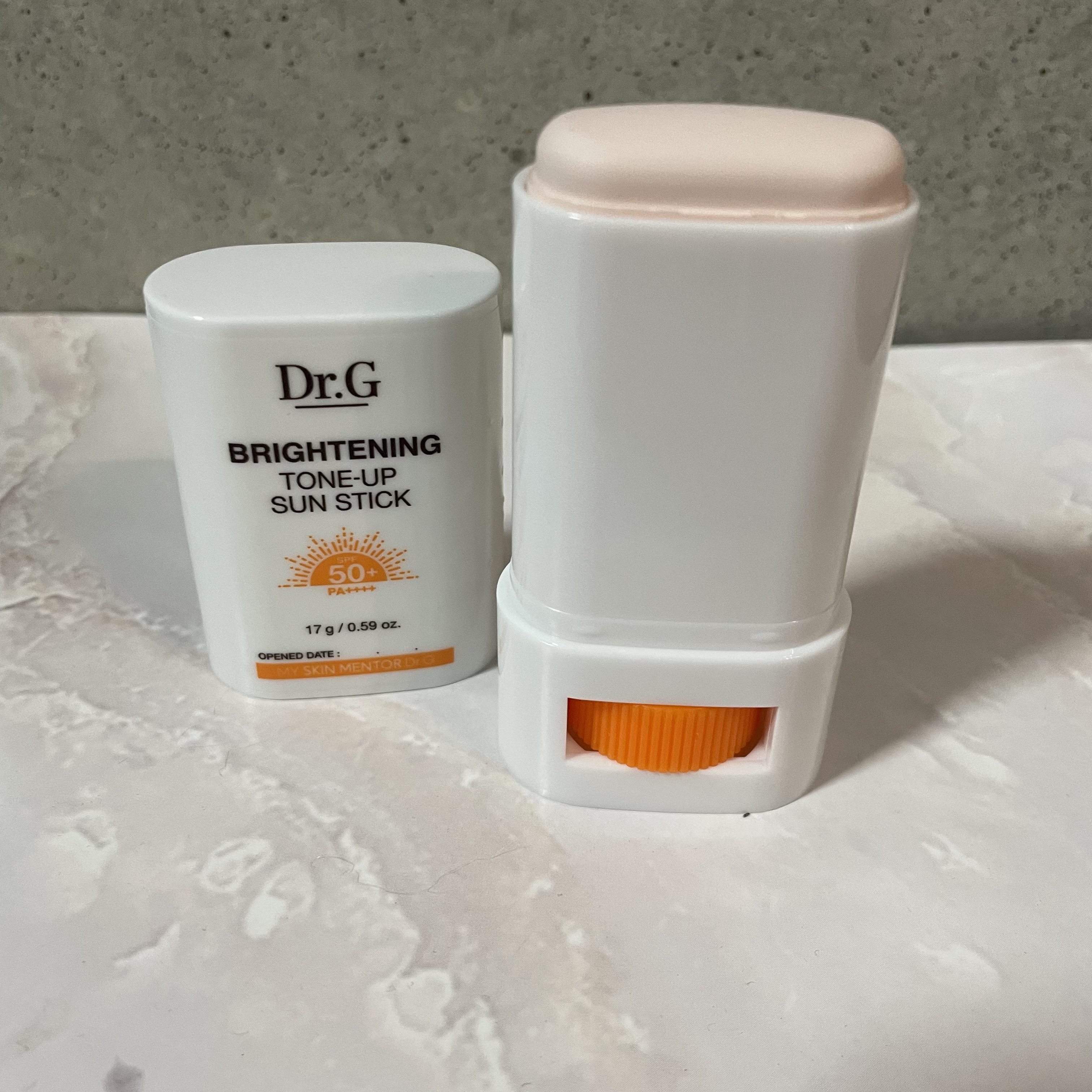 ブライトニングアップサンスティック SPF50+ PA++++/Dr.G/日焼け止めスティックを使ったクチコミ（2枚目）