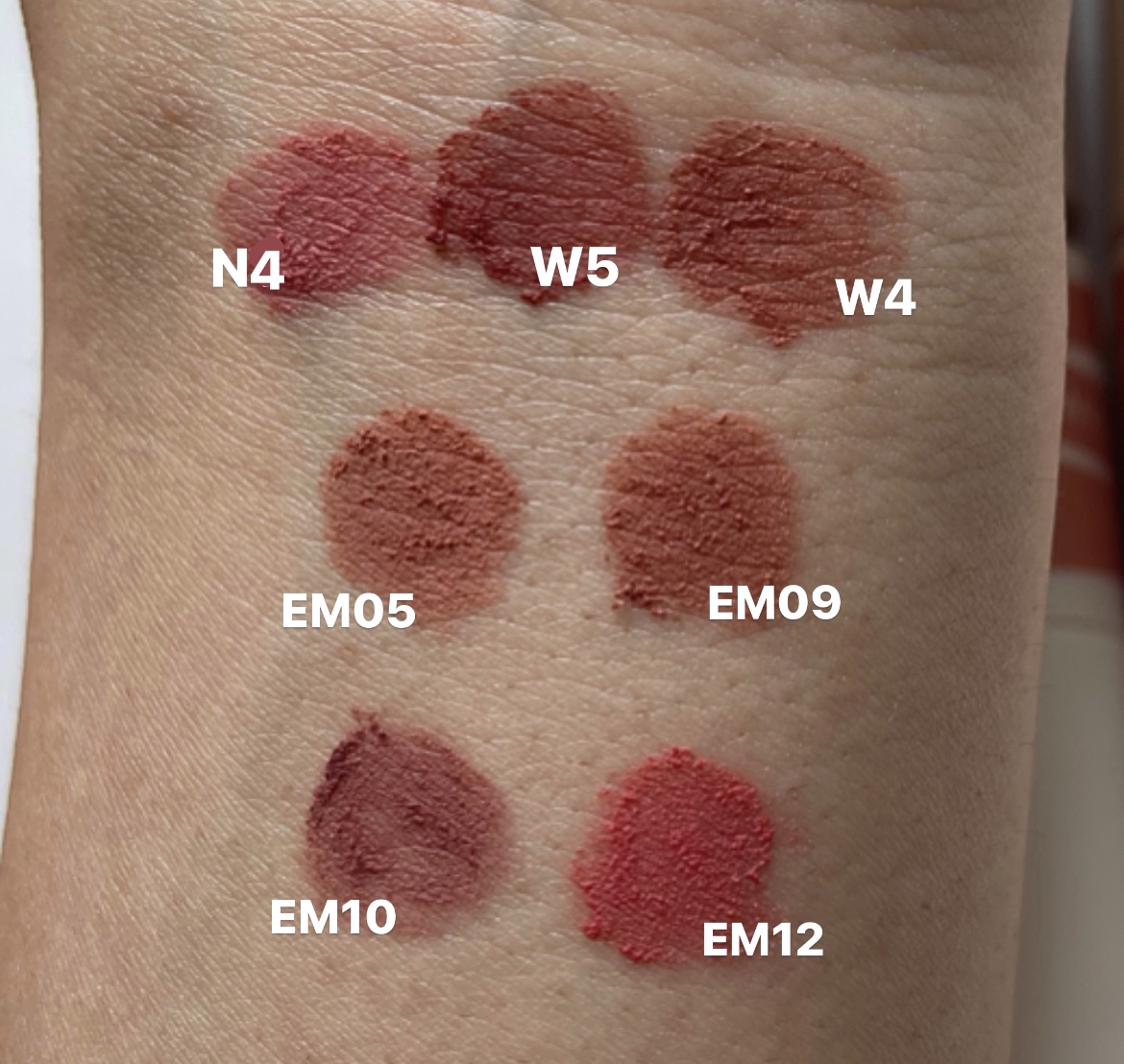 カスタマイズエアリーリップマッド/INTO U/口紅を使ったクチコミ（3枚目）