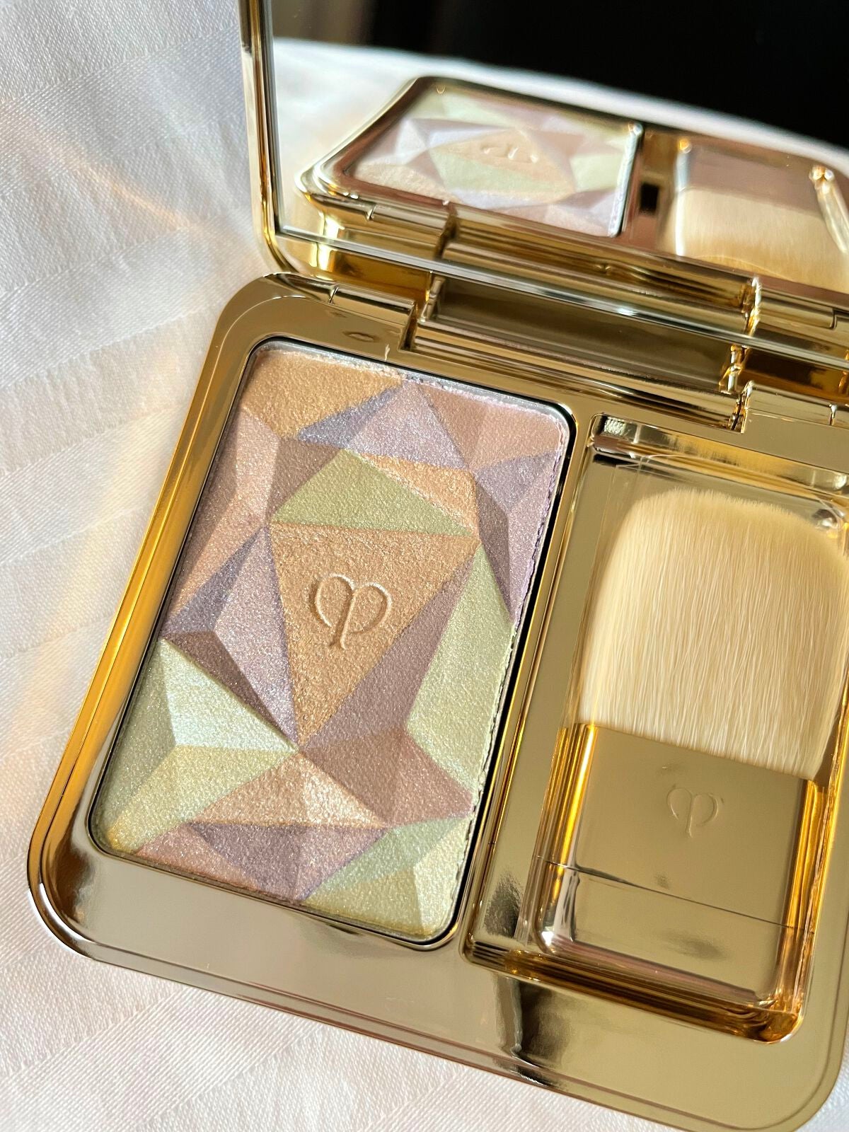 ル・レオスールデクラ /クレ・ド・ポー ボーテ/パウダーハイライトを使ったクチコミ(2枚目)