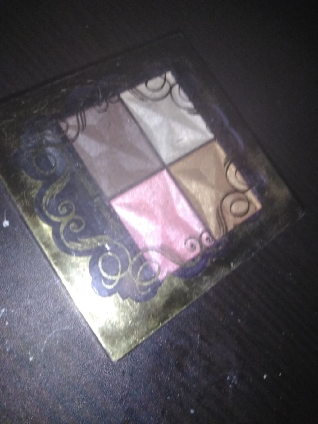 カラフルアイシャドウ/DAISO/アイシャドウパレットを使ったクチコミ(1枚目)