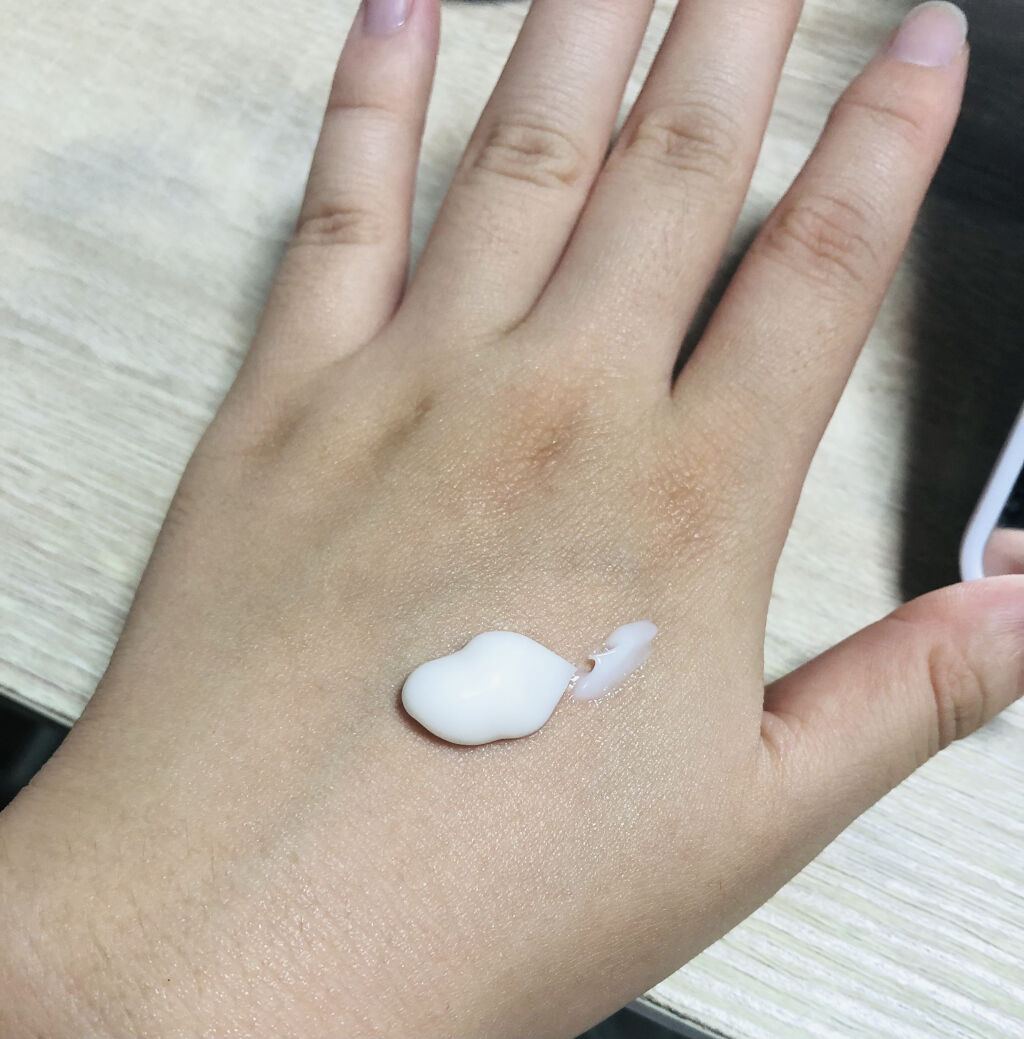 ファイブハーブス リペアリングヘアミルクセラム/L'OCCITANE/ヘアミルクを使ったクチコミ（2枚目）