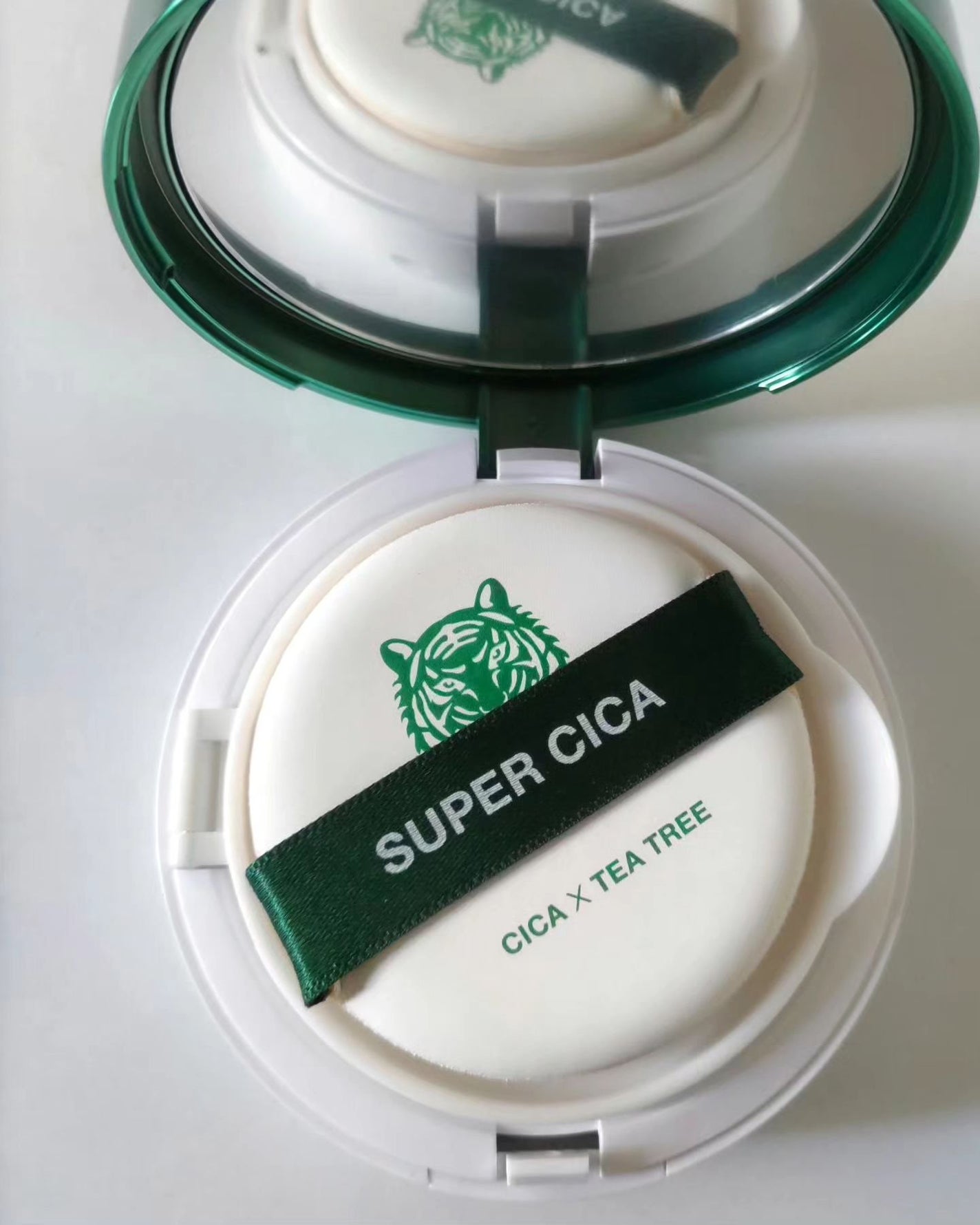 ひろちゃん on LIPS 「medicubeスーパーシカクッションファンデ21.23💚💚💚..」(4枚目)