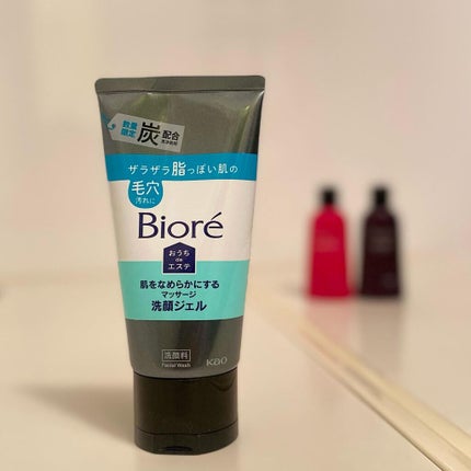ビオレ おうちdeエステ 肌をなめらかにするマッサージ洗顔ジェル 炭のクチコミ「毎日の洗顔が、おうちエステに💆♀️⁉️
「ビオレ」の、泡立たないタイプのジェル洗顔料を
お試.....」(1枚目)