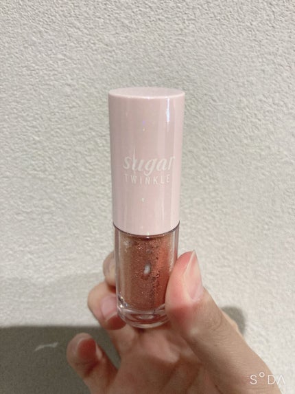 シュガー トゥインクル リキッド シャドウ 10 LADY CORAL/PERIPERA/リキッドアイシャドウを使ったクチコミ(2枚目)