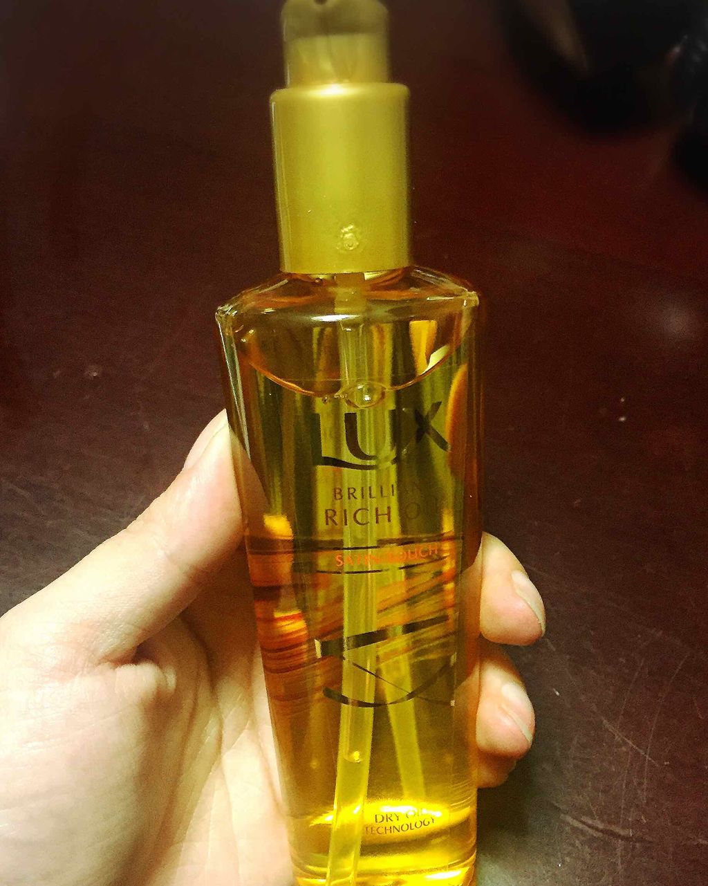 LUX ブリリアント リッチ オイル サテンタッチのクチコミ「Lux 洗い流さないトリートメント

【ブリリアント リッチ オイル】サテンタッチ

ベタつか.....」（3枚目）