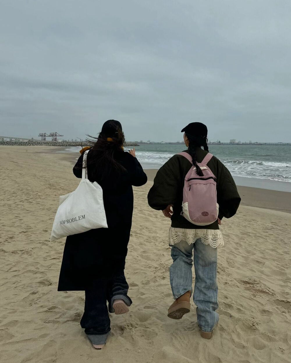 ひとみ on LIPS 「親友と会うのが楽しみです#コーデ#ファッション#韓国雑貨#韓国..」(3枚目)