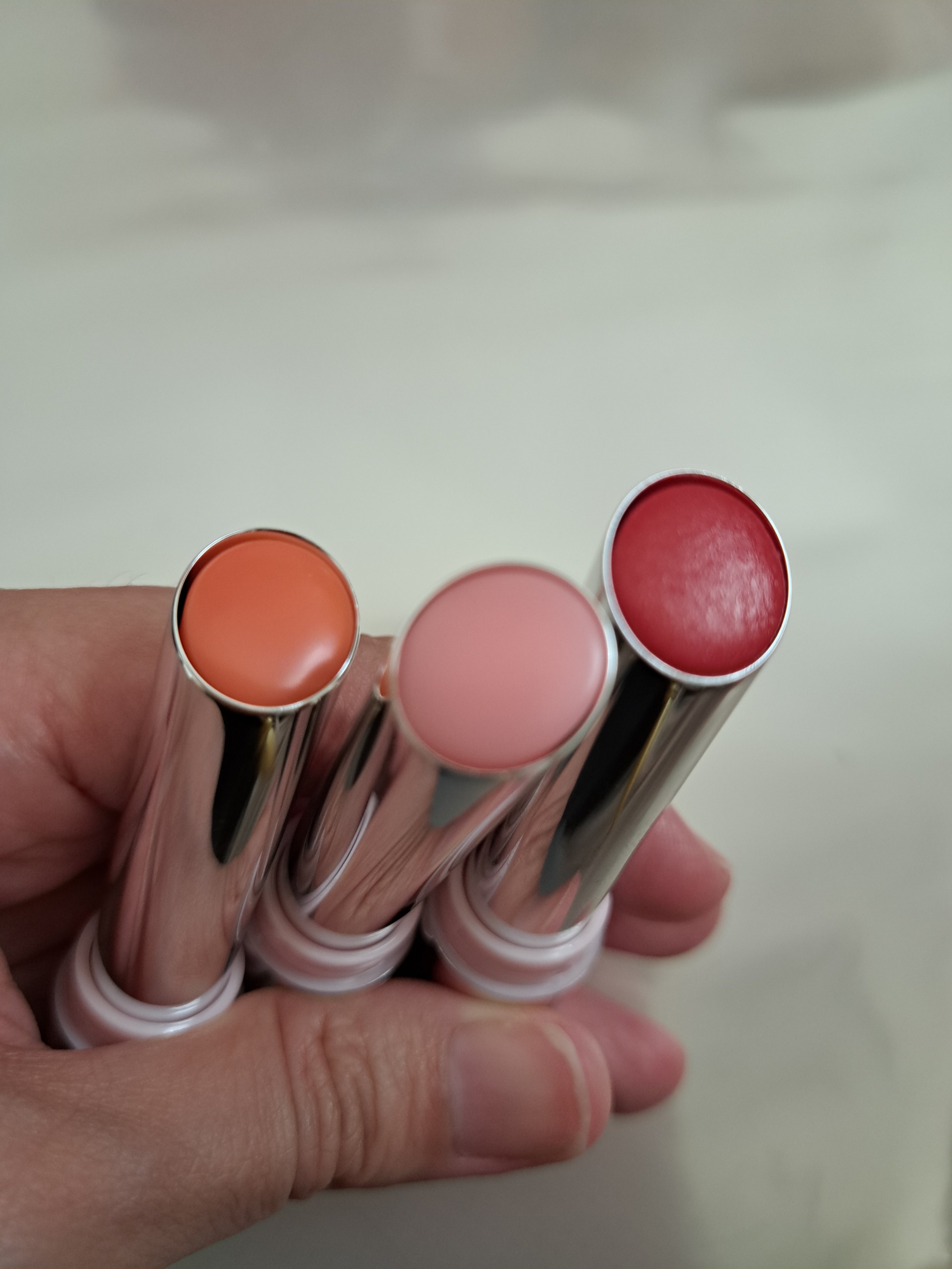 REVLON レブロン キス グロウ バーム Nのクチコミ「レブロン キス グロウ バーム  は、唇のpHに反応して色が変わる、あなただけの色を見つけるリ.....」（2枚目）