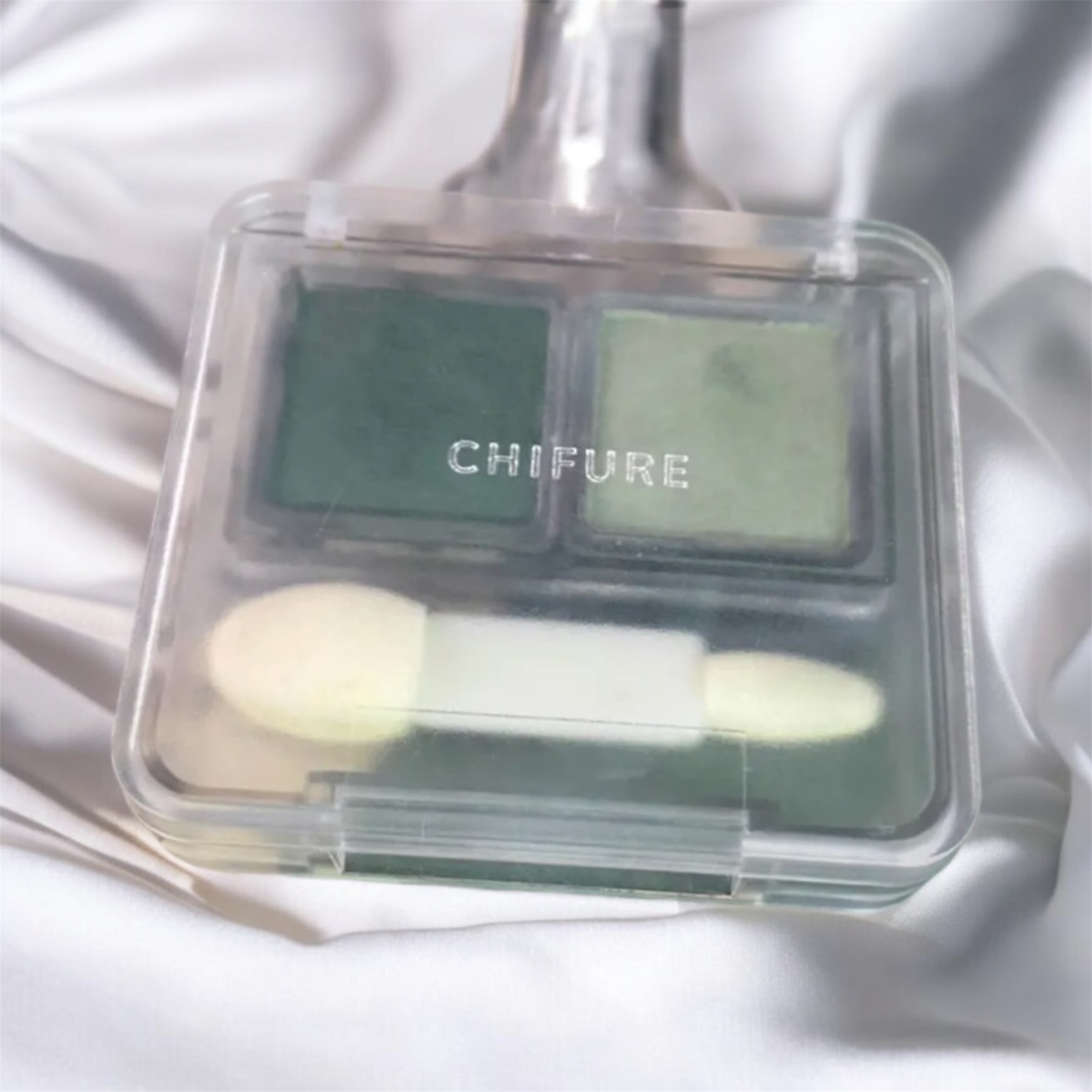 ツイン カラー アイシャドウ 84 グリーン系/ちふれ/アイシャドウパレットを使ったクチコミ（1枚目）