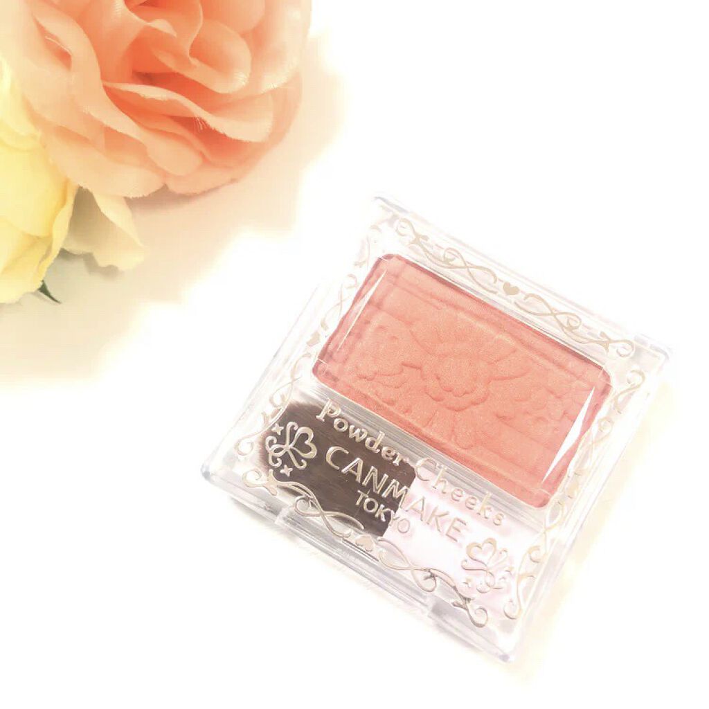 キャンメイク
パウダーチークス
PW44 メロウピーチ

普段コーラルは使わないので似合うか心配でしたが、肌馴染みのいい明るめのコーラルピンクなのでブルベ肌にも合いました🍑

パール入りでほどよいつや感もあって◎
ブラウンメイクに合わせる