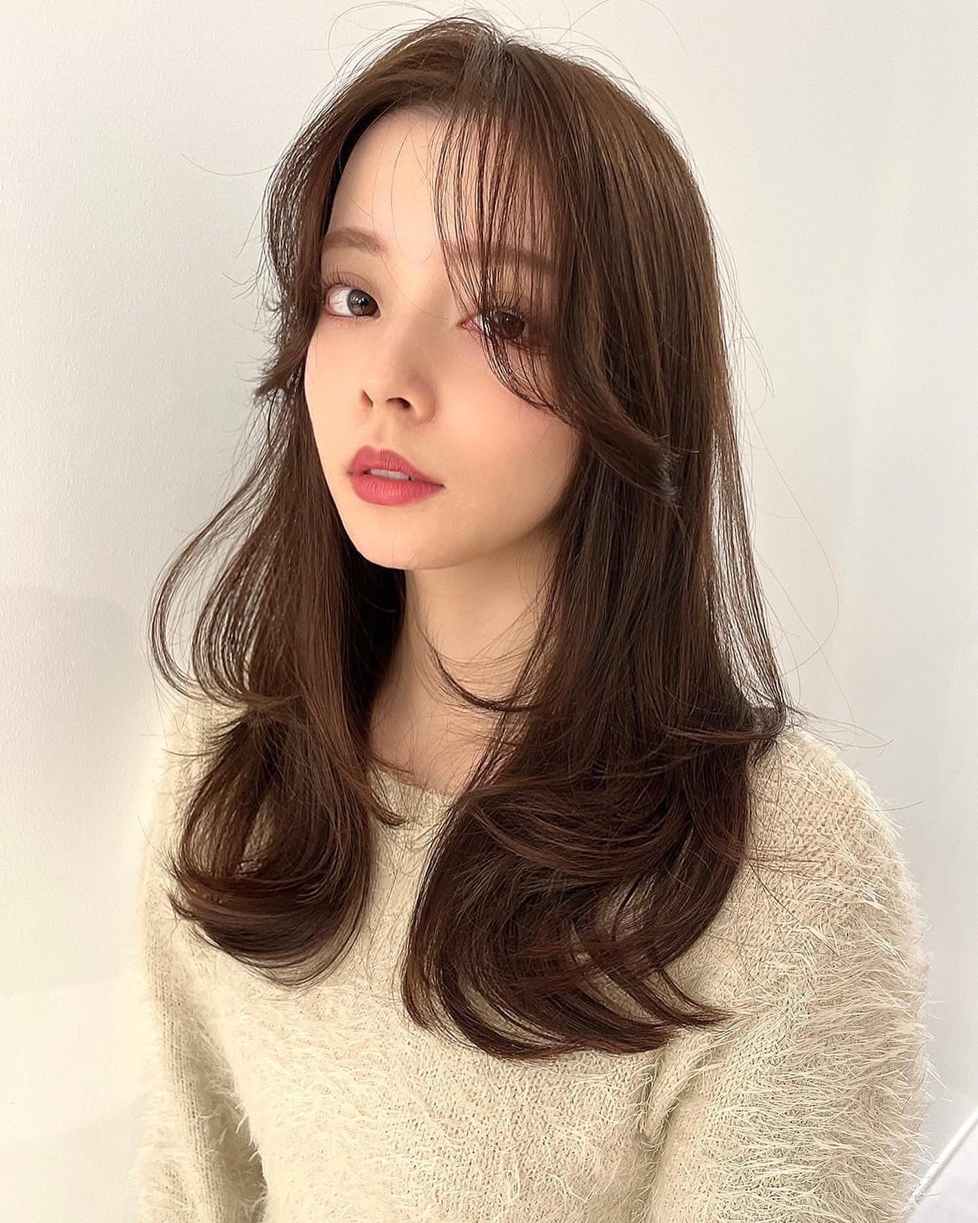 HARUNA on LIPS 「おしゃれなナチュラルヘア✨.韓国っぽく🌟たっぷりレイヤーで簡単..」(2枚目)