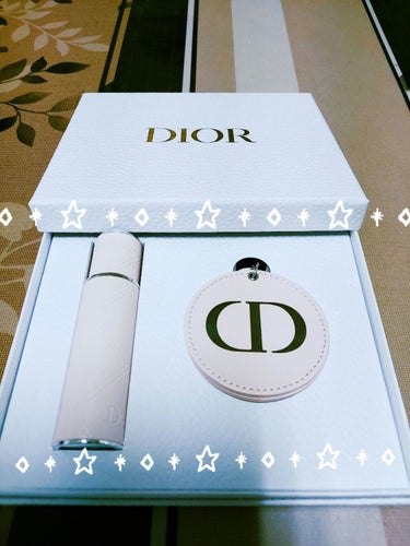 Diorのクリスタル会員のバースデーギフトは、トラベルスプレーとDiorのミラーでした❤️

淡いピンクでめちゃくちゃ可愛い🥰💕
トラベルスプレーの中身は、ミスディオール ブルーミングブーケの香水です🎵