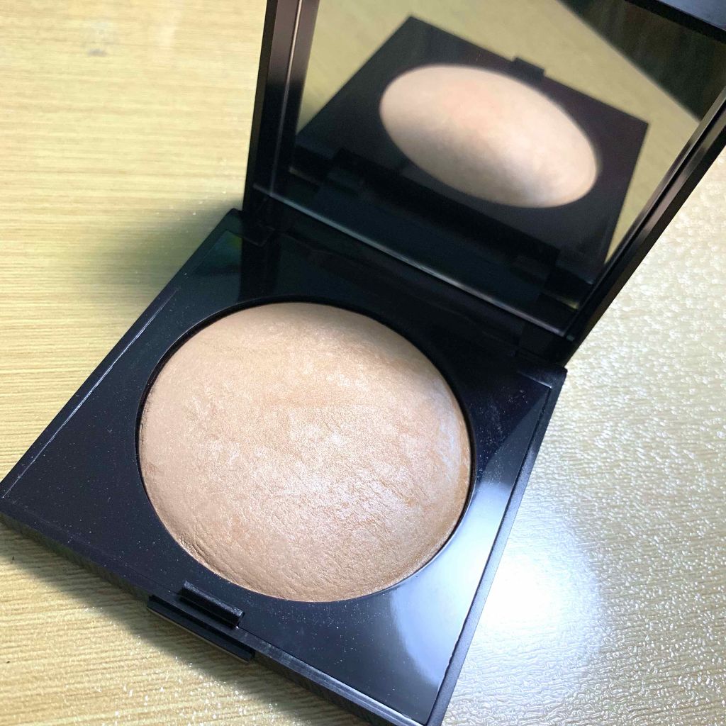 マットラディアンス ベイクドパウダー ハイライト01/ローラ メルシエ/パウダーハイライトを使ったクチコミ(1枚目)