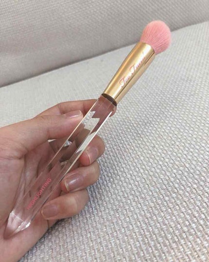 ダイヤモンドライト ハイライター ブラシ/Too Faced/メイクブラシを使ったクチコミ(1枚目)