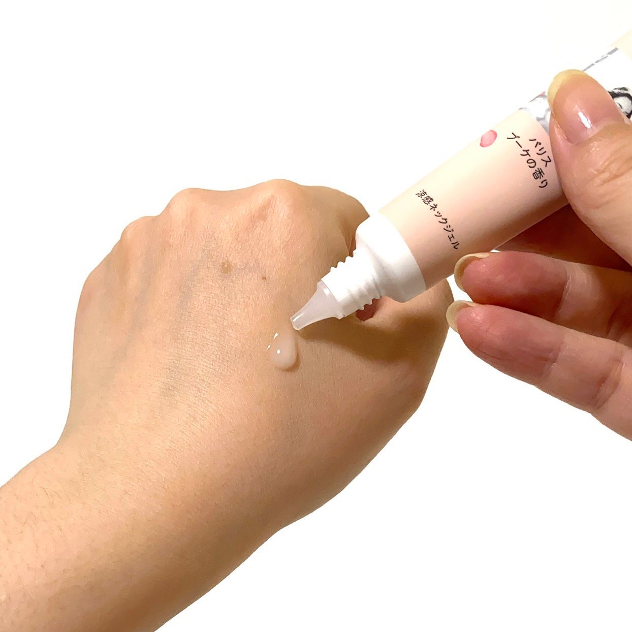 8x4 アロマスイッチ 涼感ネックジェル パリスブーケの香り/8x4/デオドラント・制汗剤を使ったクチコミ(4枚目)