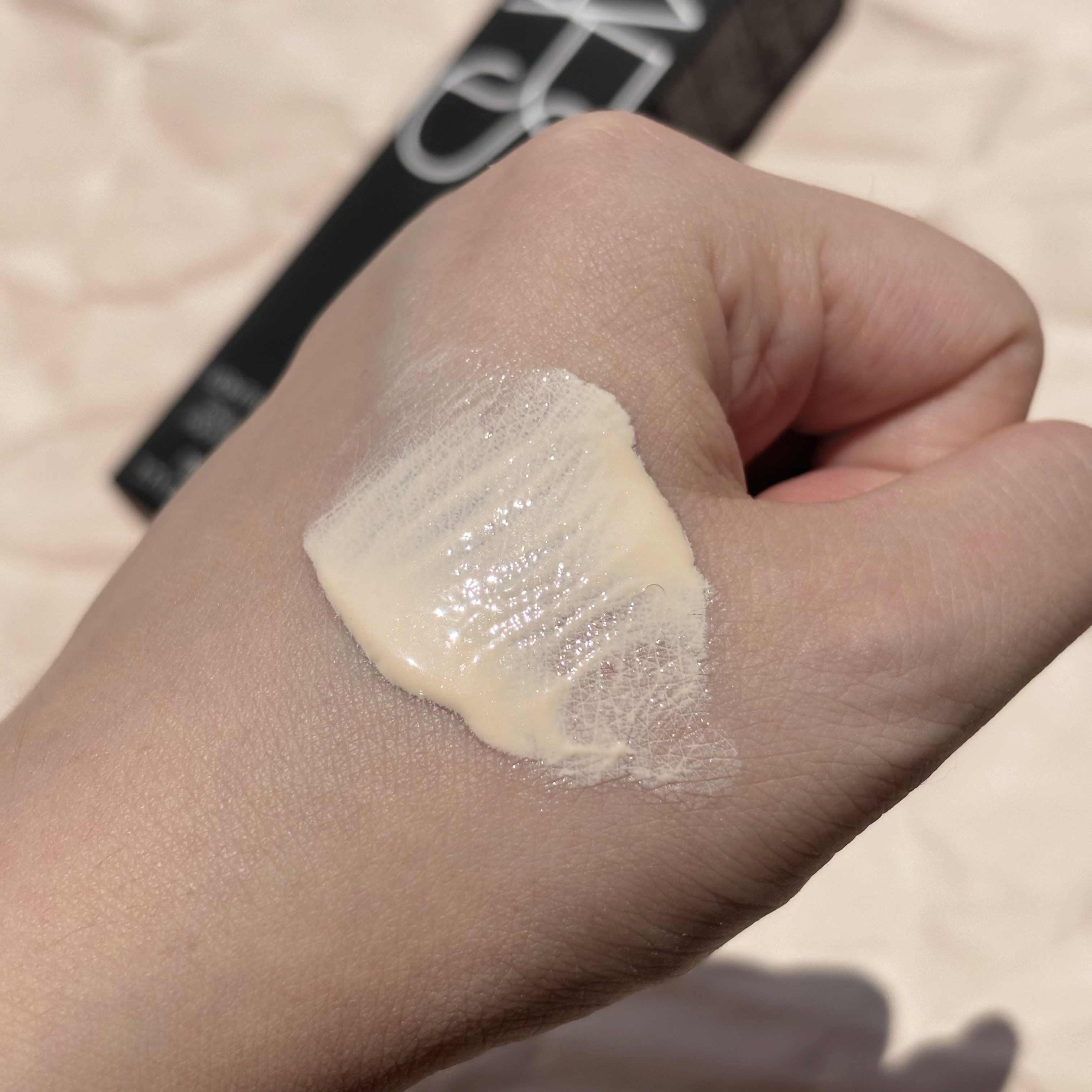 ライトリフレクティング　トーンアップヴェール/NARS/化粧下地を使ったクチコミ（3枚目）