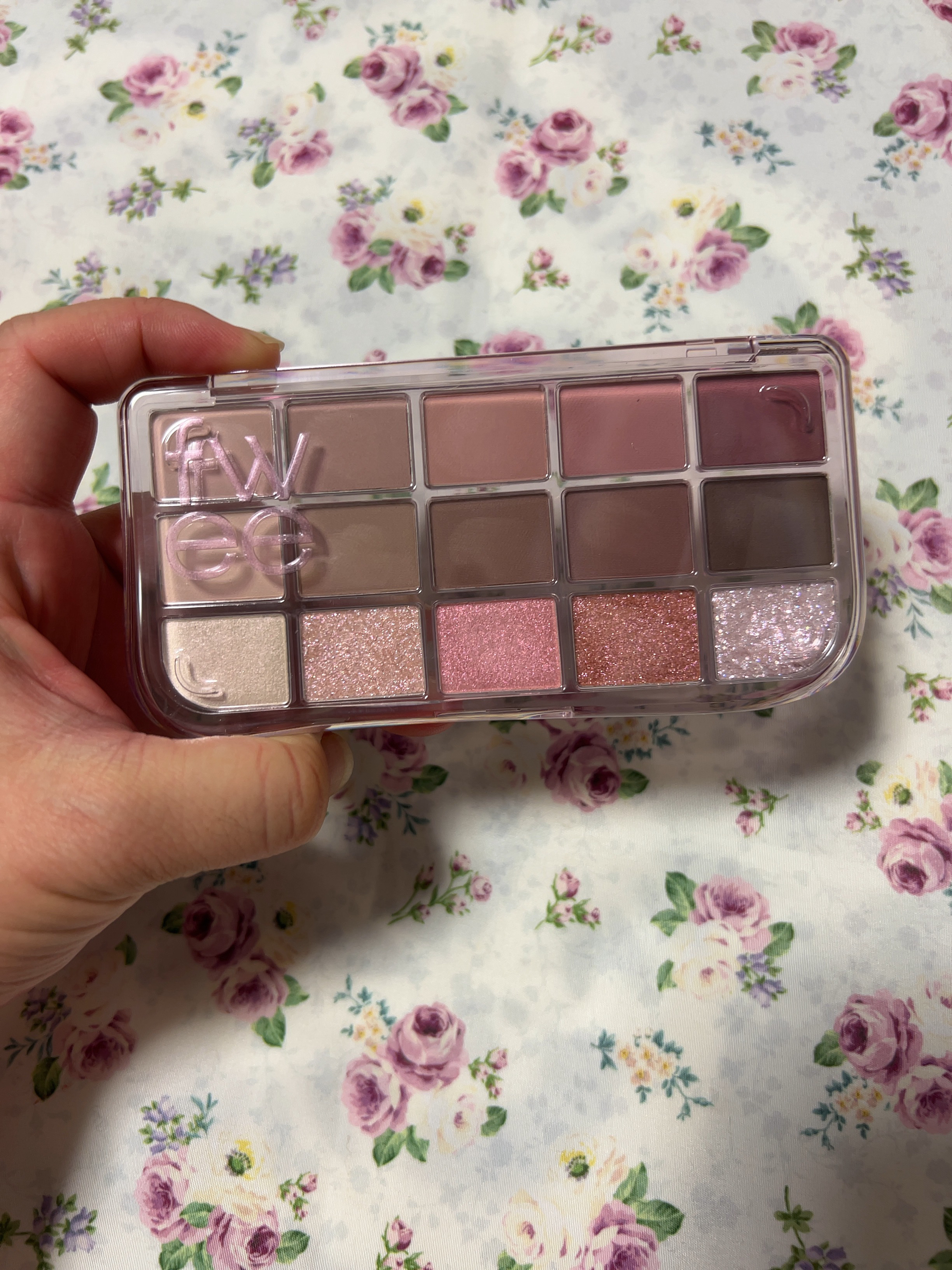 fwee フィー モアムードアイパレットのクチコミ「

🐈‍⬛fweeモアムードアイパレット05モアザンモーブ🐾


ロムアンドのパレットくらいの.....」（3枚目）