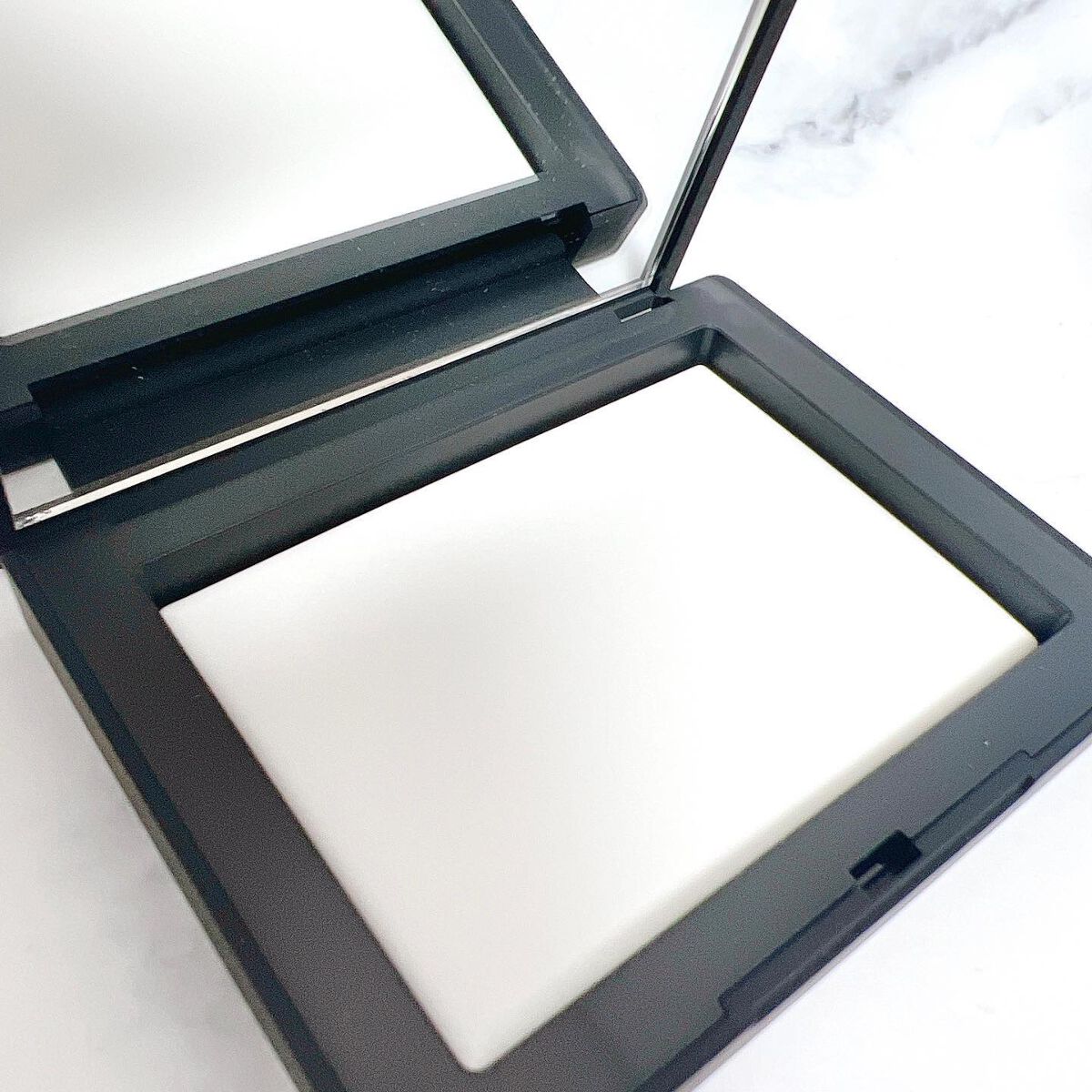 ライトリフレクティングセッティングパウダー プレスト N/NARS/プレストパウダーを使ったクチコミ(4枚目)