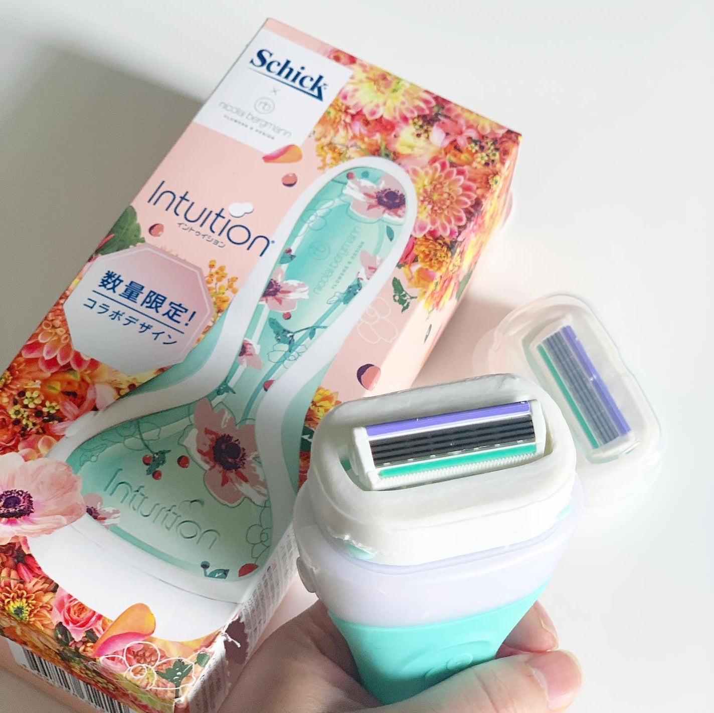 イントゥイション 敏感肌用 ホルダー (刃付き)+替刃1コ/イントゥイション/シェーバーを使ったクチコミ(2枚目)