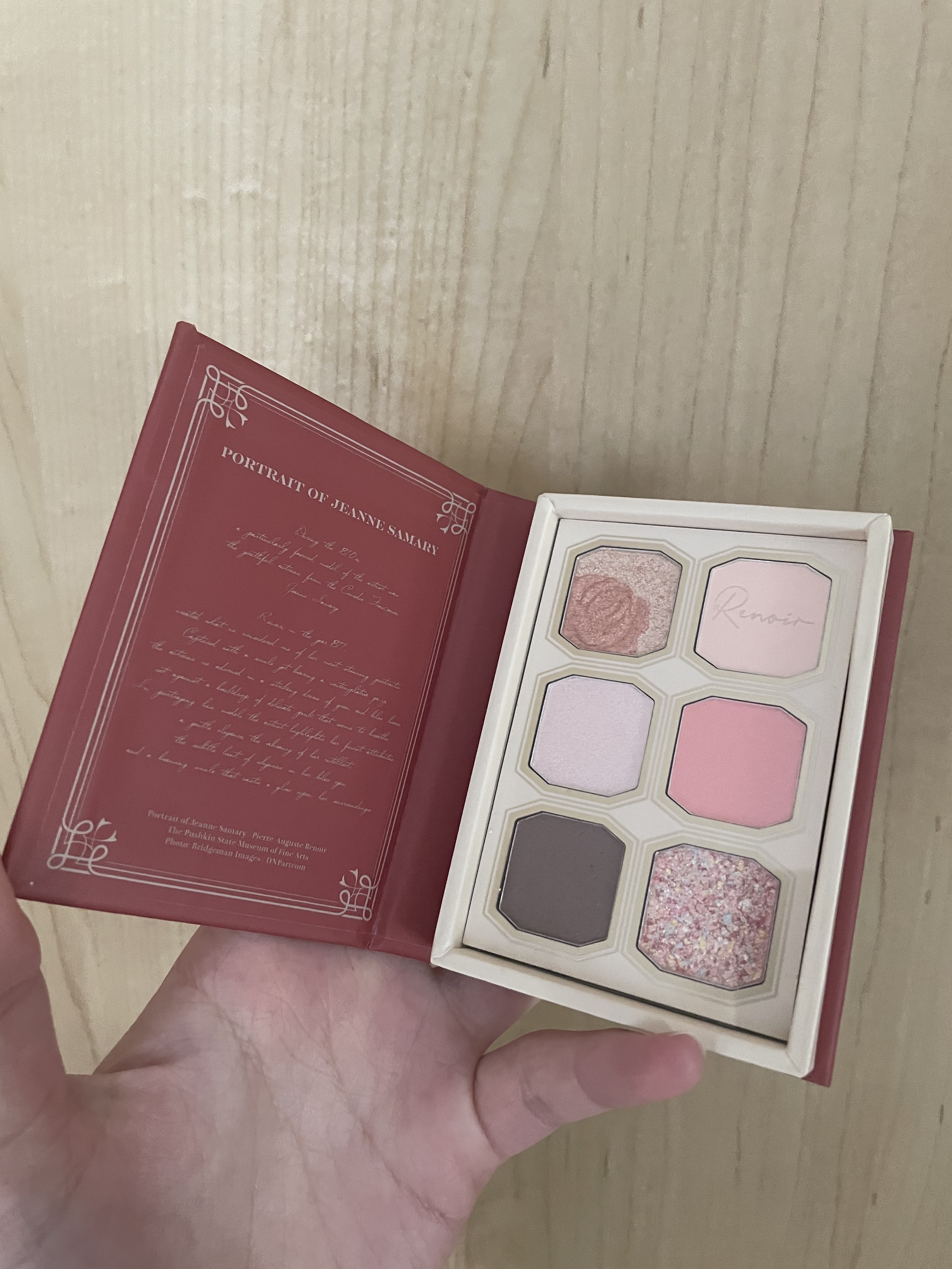 絵画アイシャドウパレット 12 女優ジャンヌ・サマリーの肖像/MilleFée/アイシャドウパレットを使ったクチコミ（2枚目）