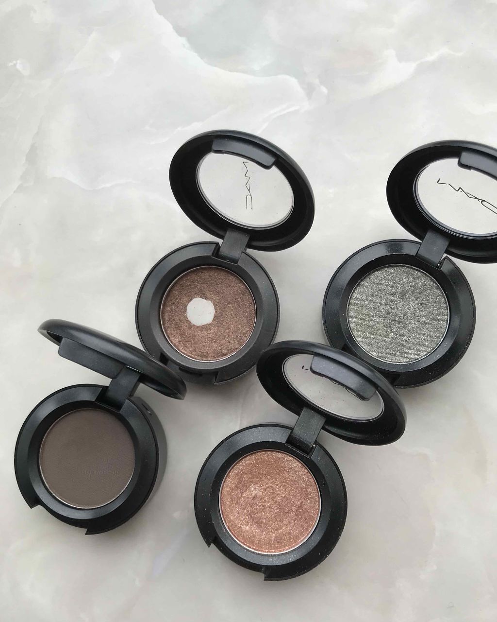 スモール アイシャドウ ブラン/M・A・C/単色アイシャドウを使ったクチコミ（1枚目）