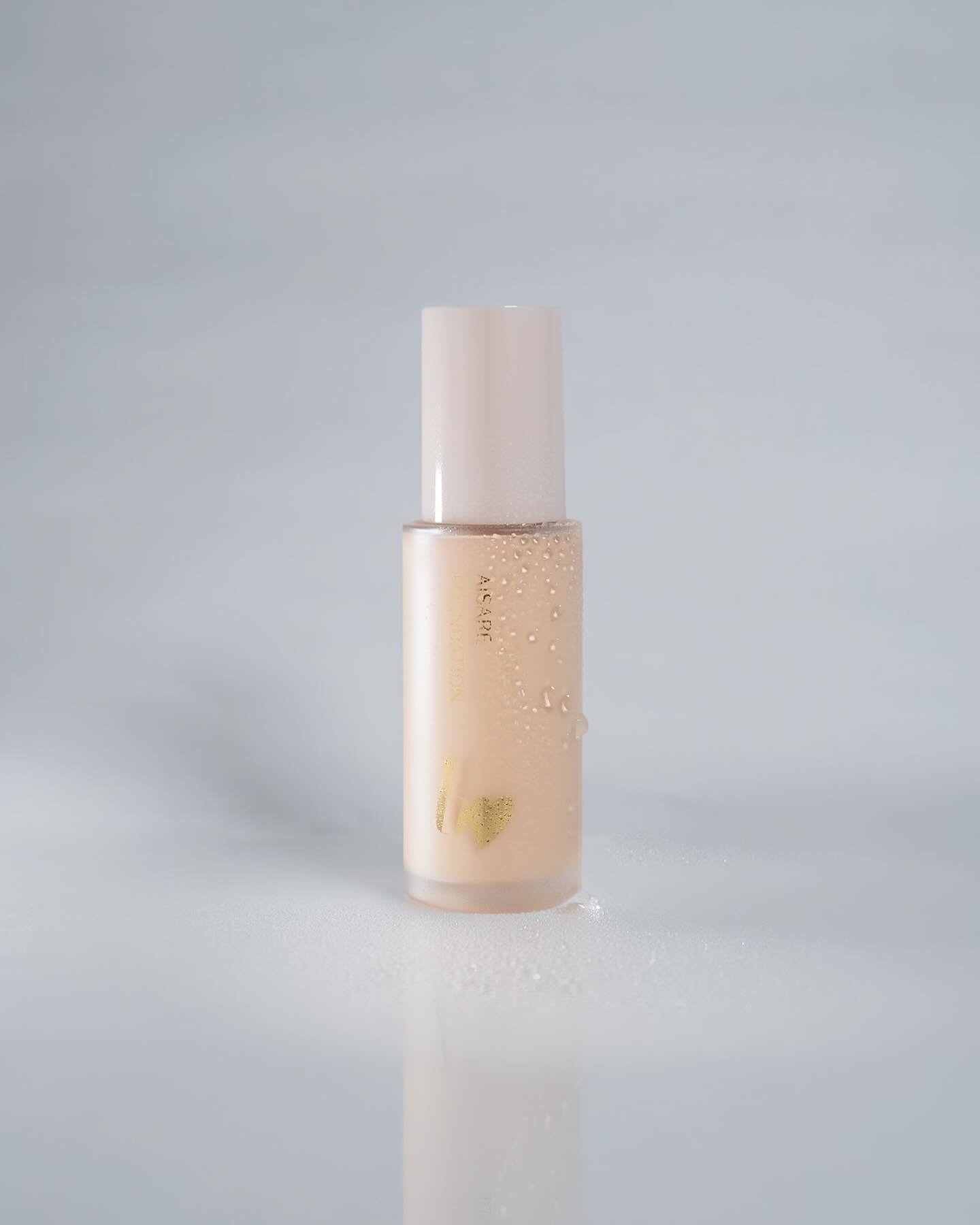 愛されファンデ 01 ライトベージュ/b idol/リキッドファンデーションを使ったクチコミ（1枚目）