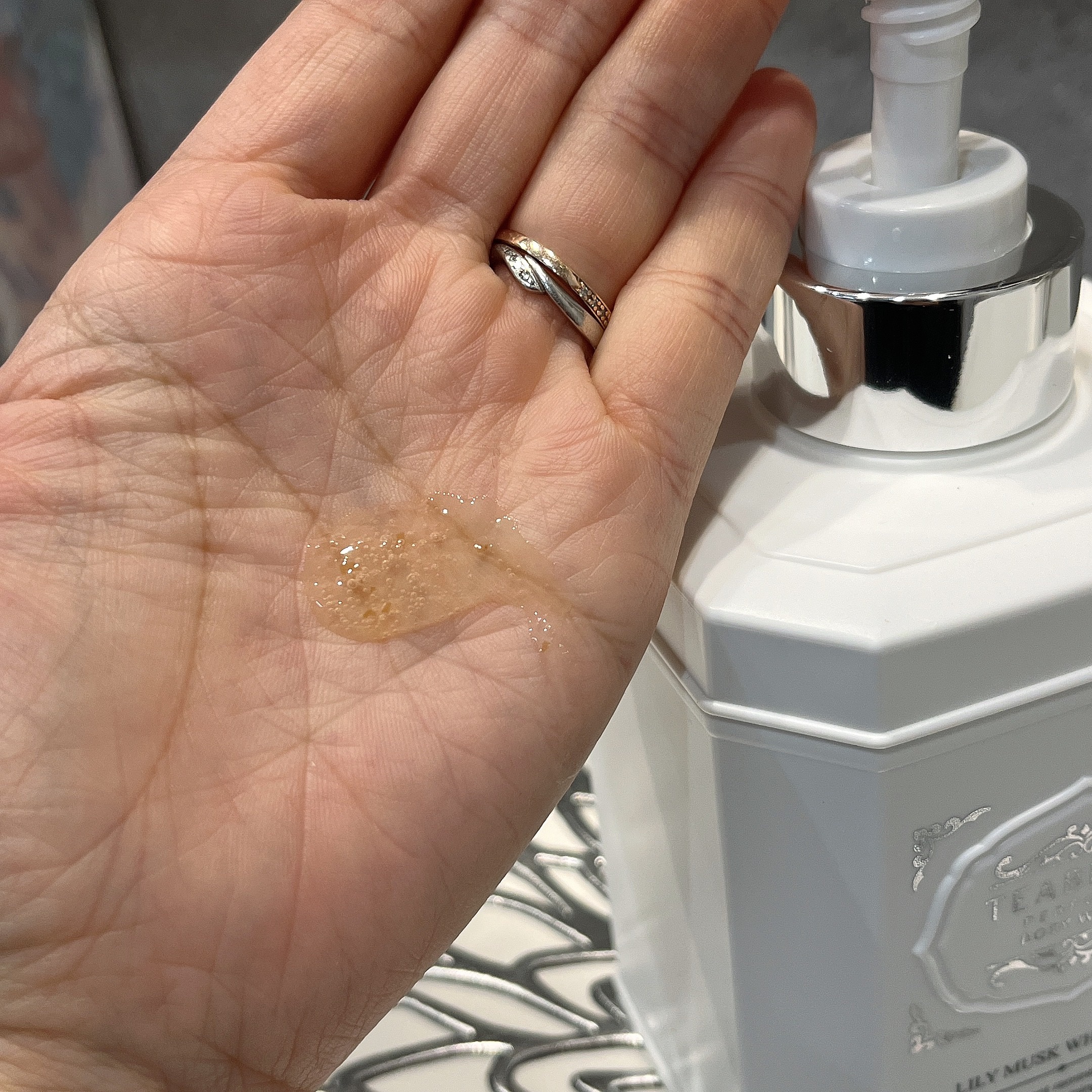 パフュームボディウォッシュ リリームスクホワイトティー/TEABLESS/ボディソープを使ったクチコミ（3枚目）