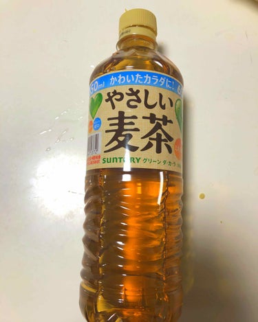 サントリー やさしい麦茶のクチコミ「お茶はとにかく体に良いのでたくさん飲んでます❣️

子供と一緒に飲めるノンカフェのお茶は、箱買.....」（1枚目）