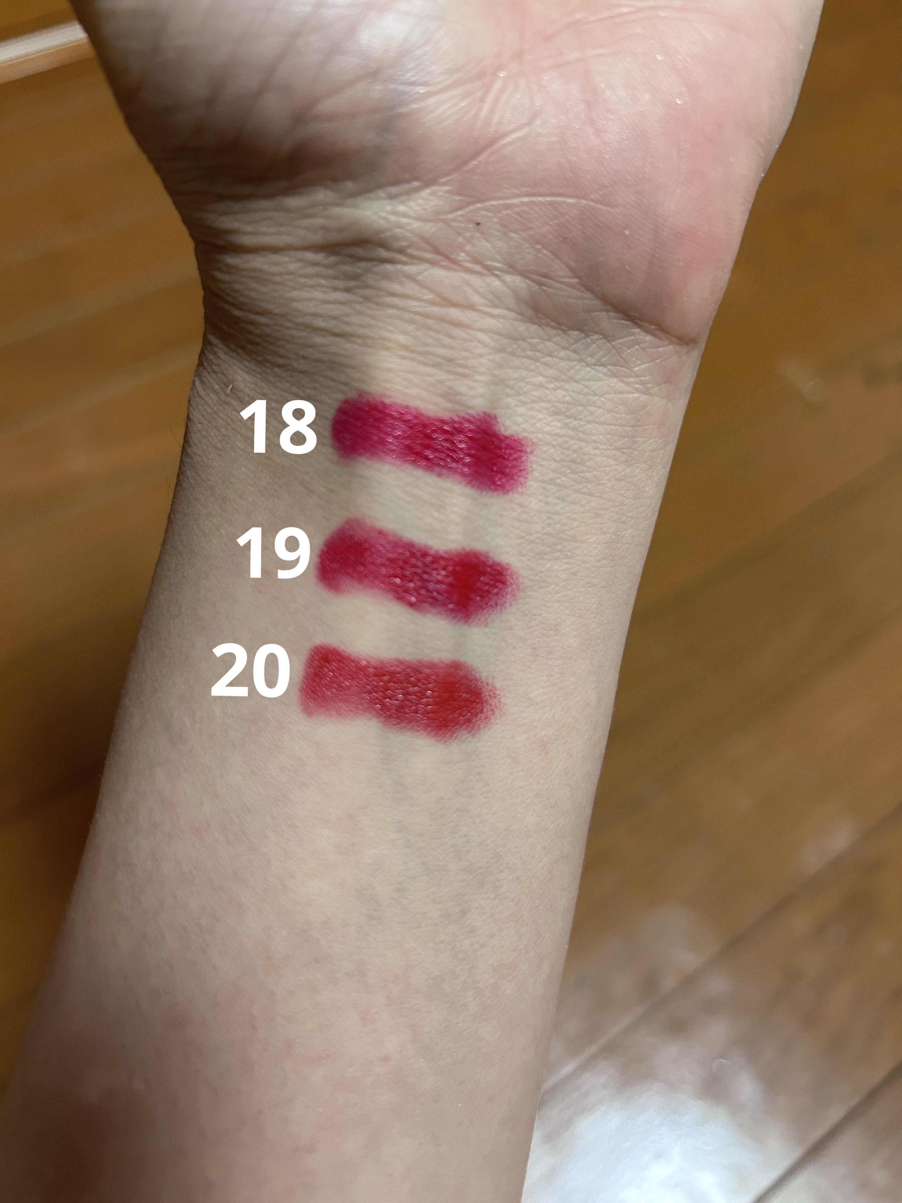 みほっぴのクチコミ「DECORTÉAQ リップスティックの赤系リップ御三家❤️
18　19　20
見た目は同じ赤で.....」（2枚目）