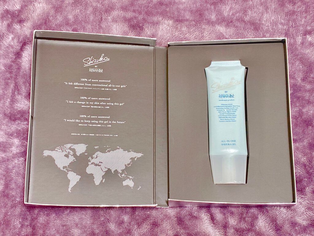 NYで20年以上のキャリアをもつエステティシャンのバーンスティーン静さんと
皮膚科学の臨床学教授兼皮膚科医師で静さんの夫のロバート・バーンスティーンさんが
共同開発した薬用オールインワンです！

アルブチンやビタミンC誘導体などの美