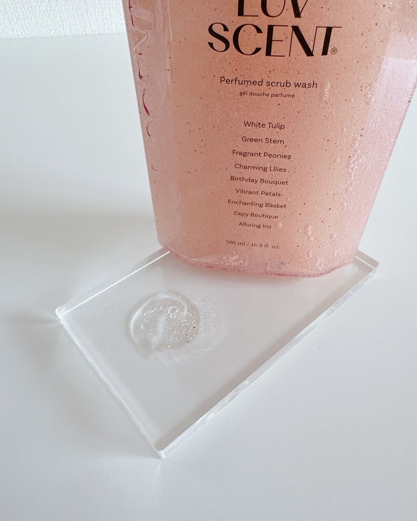 スクラブボディウォッシュ フラワーマーケット ホワイトチューリップ/LUV SCENT/ボディスクラブを使ったクチコミ(2枚目)