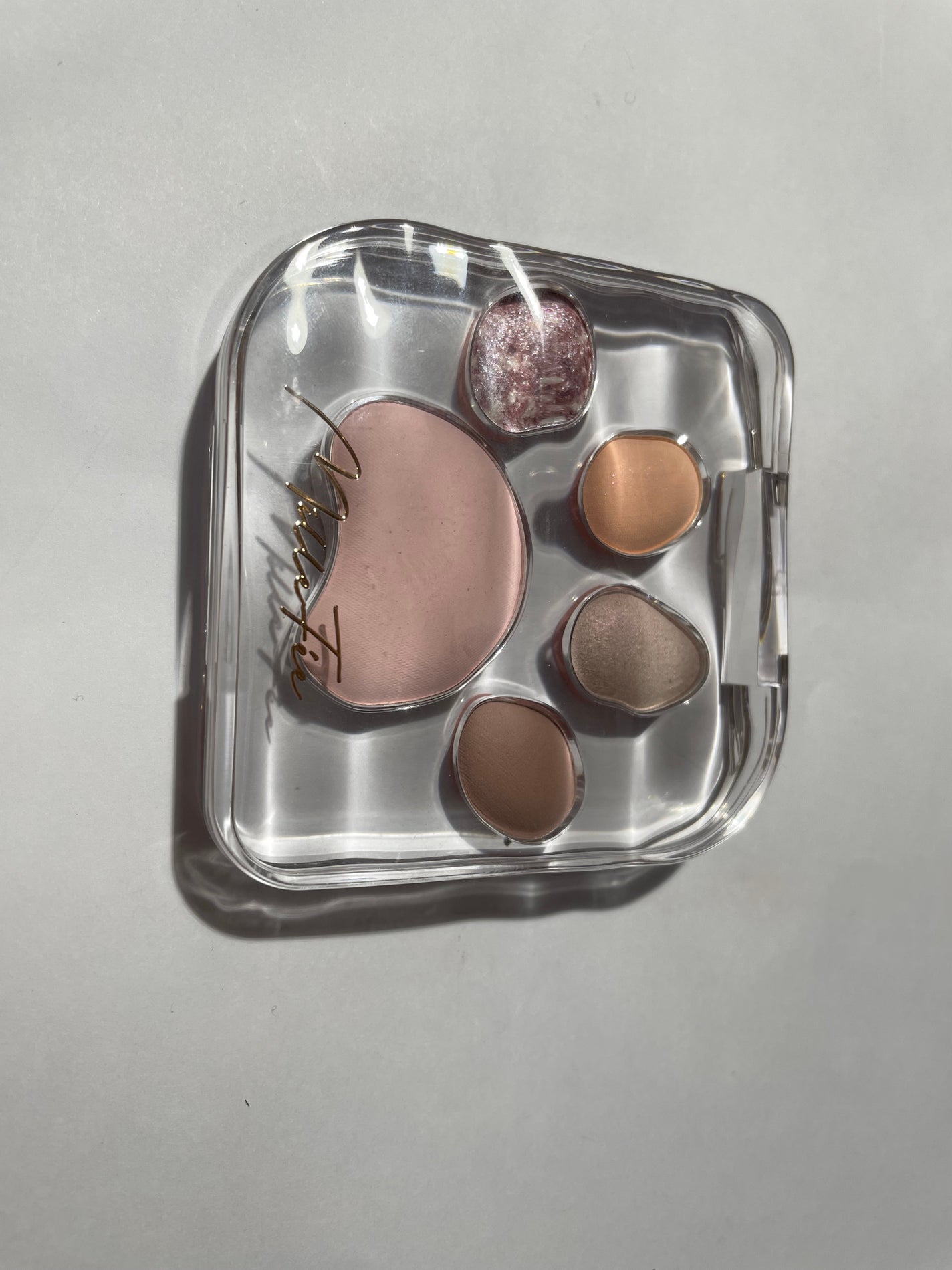 いちごケーキ🍰🍴 on LIPS 「東京でミルフィーのアイシャドウ買ってみた!💕💕色可愛い好き❤️..」(1枚目)