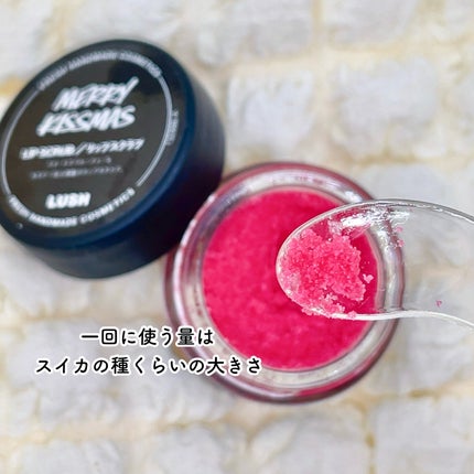 ラッシュ メリーキスマスのクチコミ「LUSHのリップスクラブ💋
クリスマス限定の『メリーキスマス』を年始のフレッシュセールで購入.....」(3枚目)