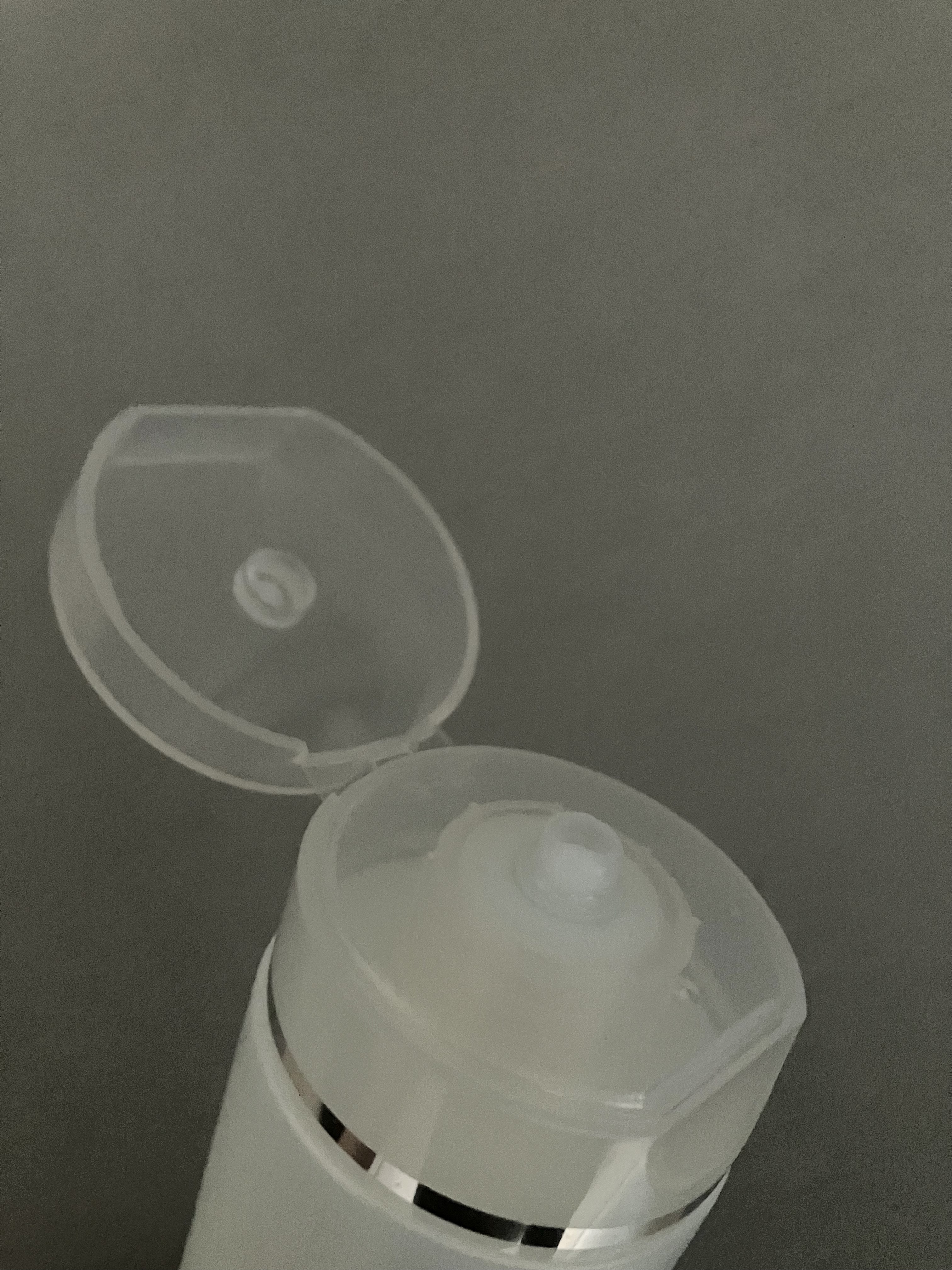 ミラクルスージングセラム/La'dor/プレスタイリング・寝ぐせ直しを使ったクチコミ（3枚目）