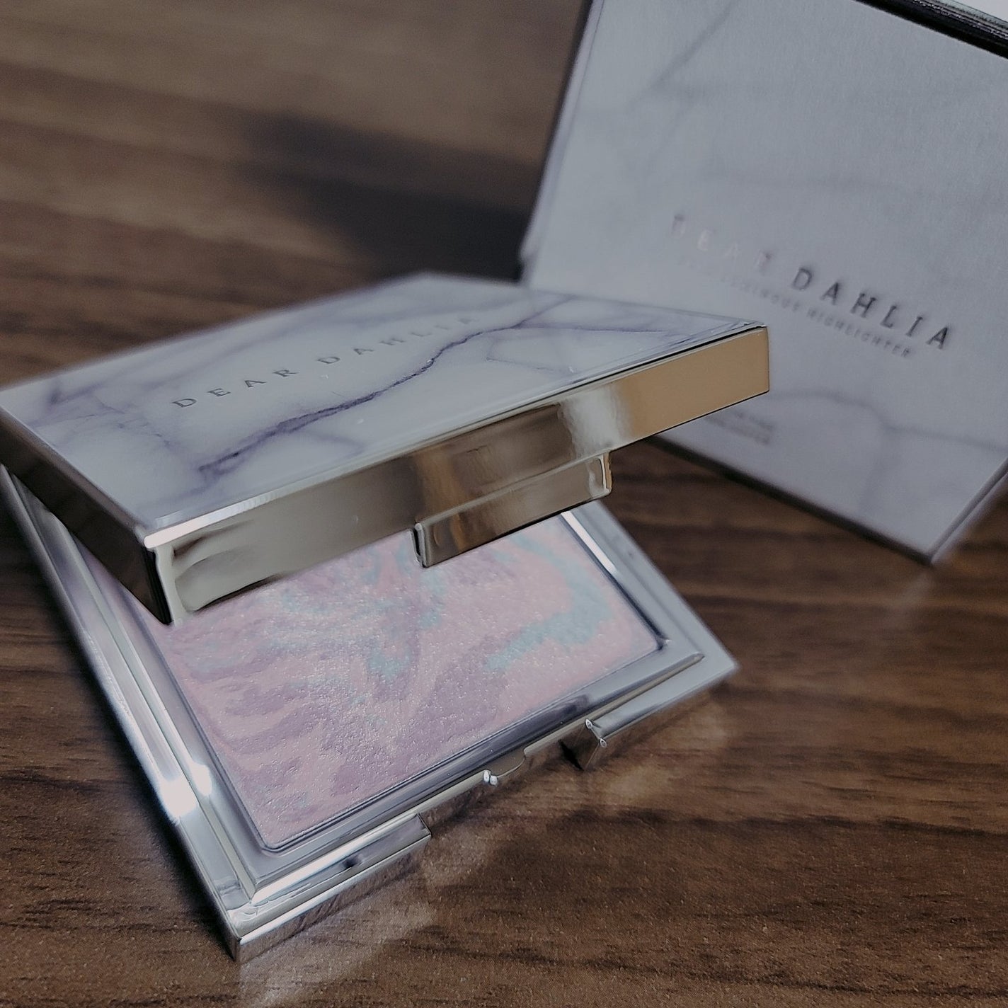 スキンルミナスハイライター/DEAR DAHLIA/パウダーハイライトを使ったクチコミ(2枚目)