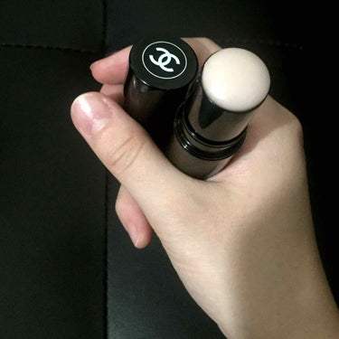 CHANEL
ボーム エサンシエル
トランスパラン
¥5,500-

お風呂上がりのような、自然で瑞々しい、生っぽい濡れ艶肌に仕上がる、パールのない無色のハイライト。

TUしてもらった時、色もパールも