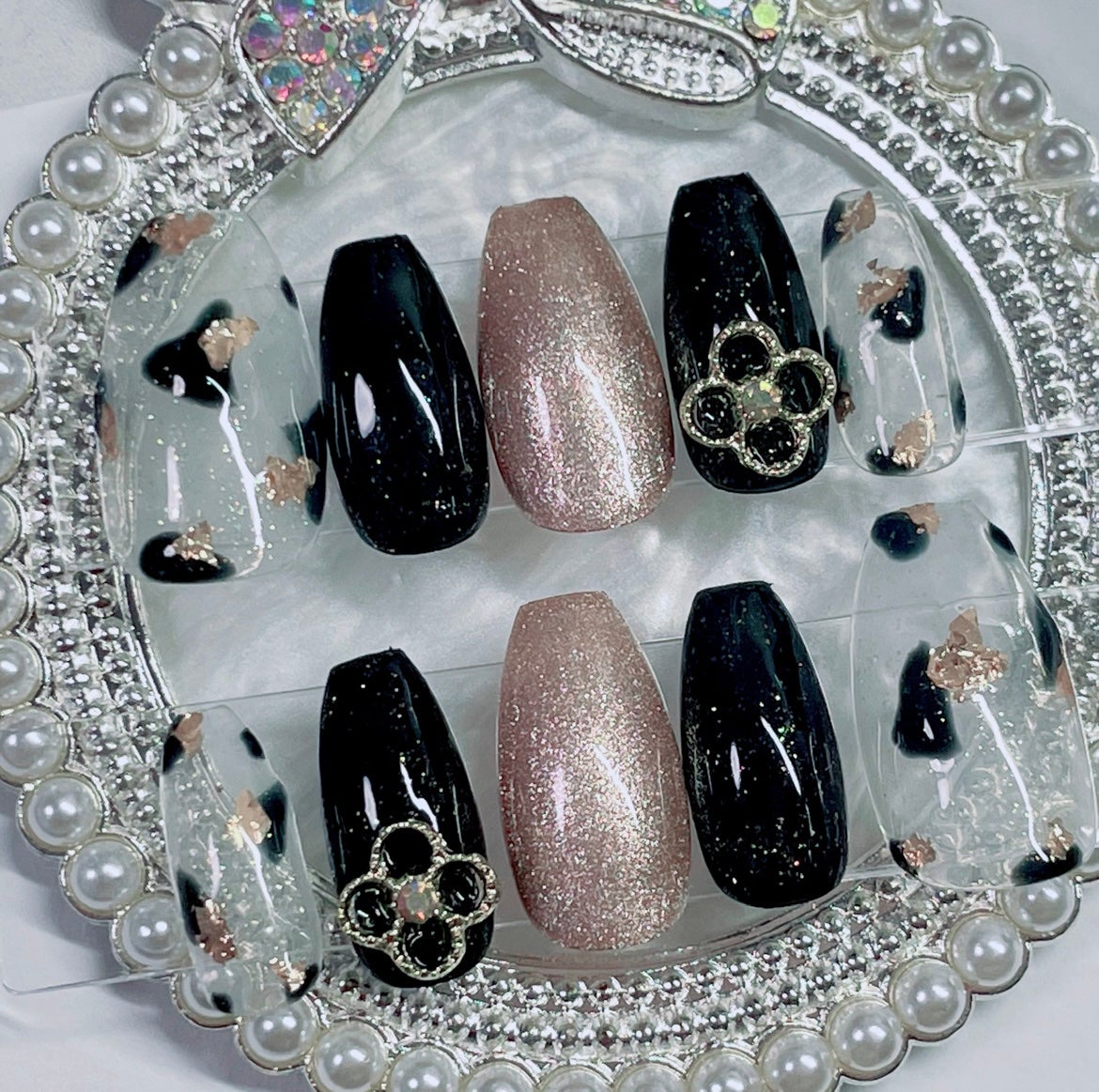 きつね on LIPS 「簡単ゴージャス!プチプラアニマル柄ネイル🦓簡単にできるアニマル..」(2枚目)