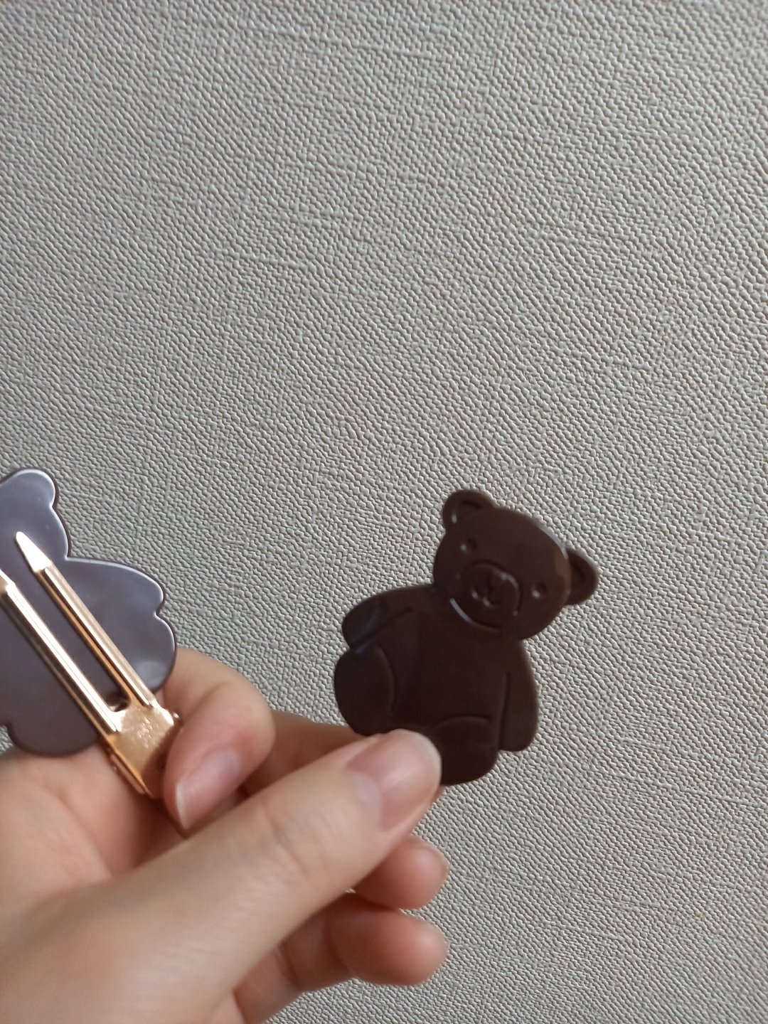 DAISO 前髪クリップのクチコミ「　　　　　　　　DAISO　前髪クリップ

みなさん、こんにちは☺️
今回は、DAISO　前髪.....」（3枚目）