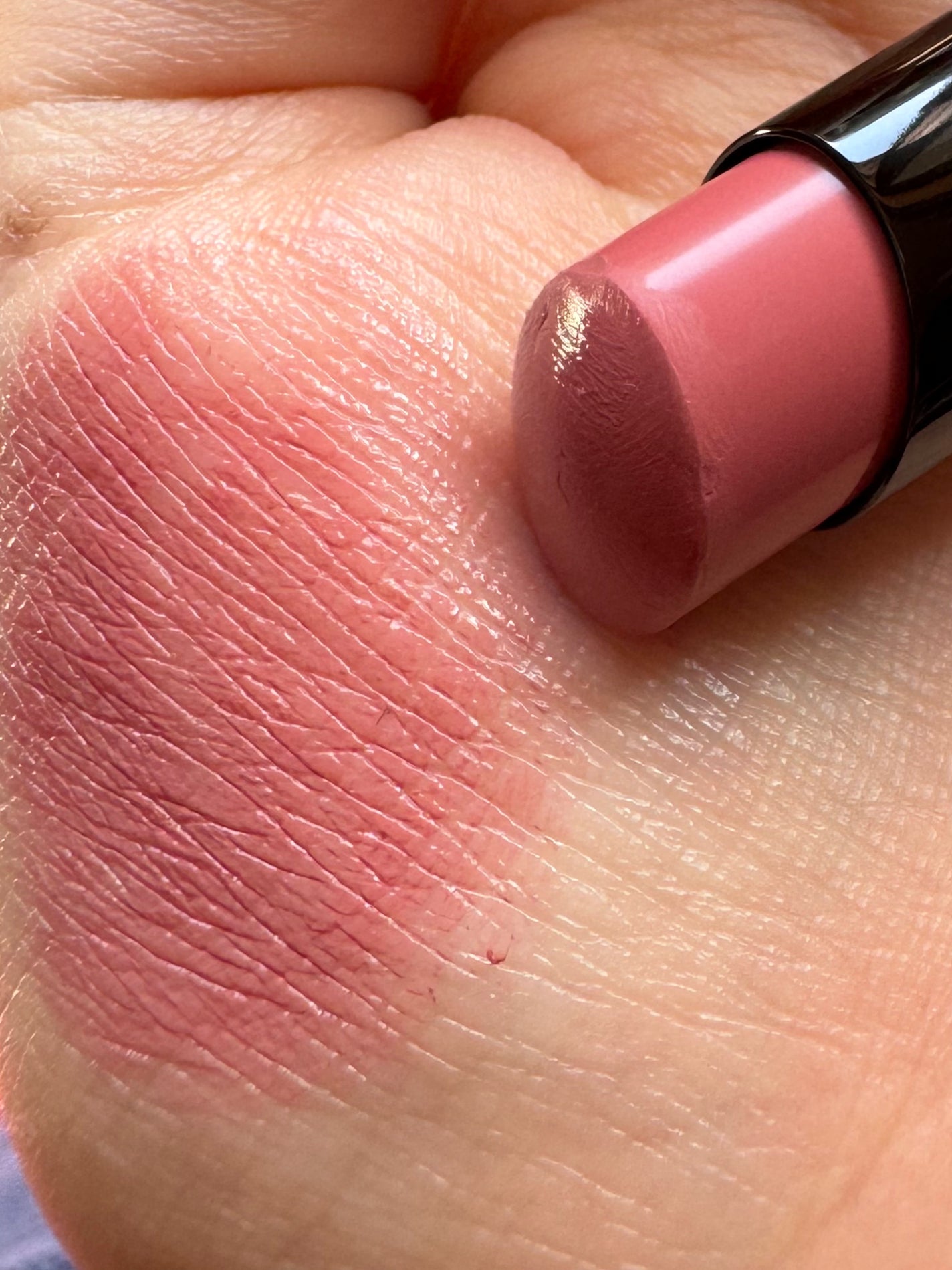 えむ。 投稿ある方フォロバ100リムバ100 on LIPS 「明るさのあるピンクベージュ青みもありますがそんなに強くないので..」(2枚目)