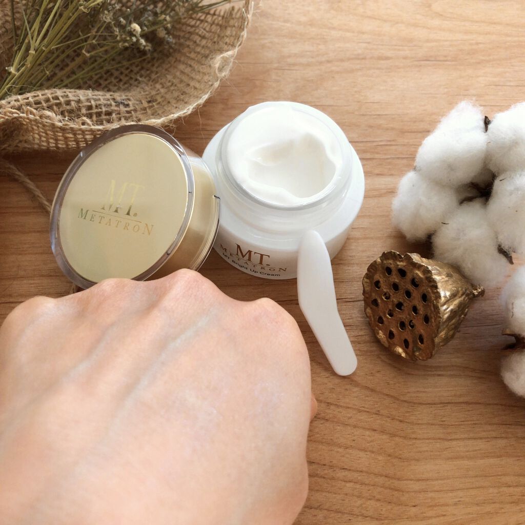 MTメタトロン MT ブライトアップ・クリームのクチコミ「こっくりしたクリームで保湿もしっかりしてくれるので、
乾燥肌気味の私には嬉しい！
ベタつきもな.....」（3枚目）