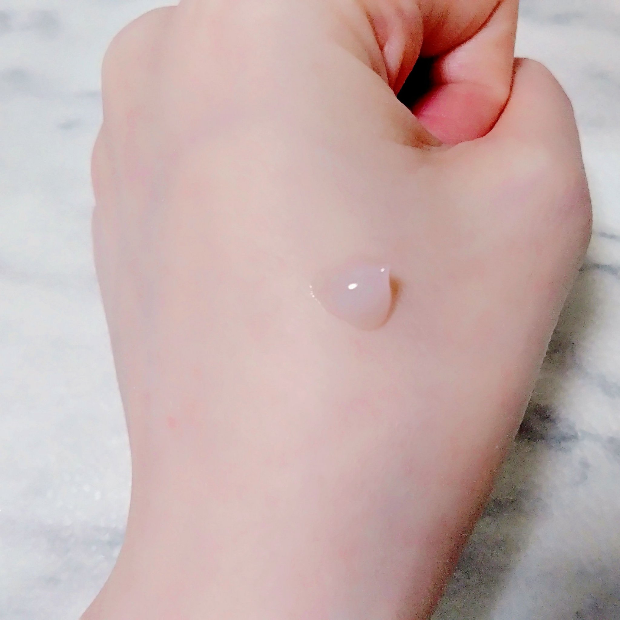 BODY MORE ヒップリンクルクリームのクチコミ「BODYMORE　ヒップリンクルクリーム。

桃の少し甘い香りがします。
クリームかと思ってい.....」（3枚目）