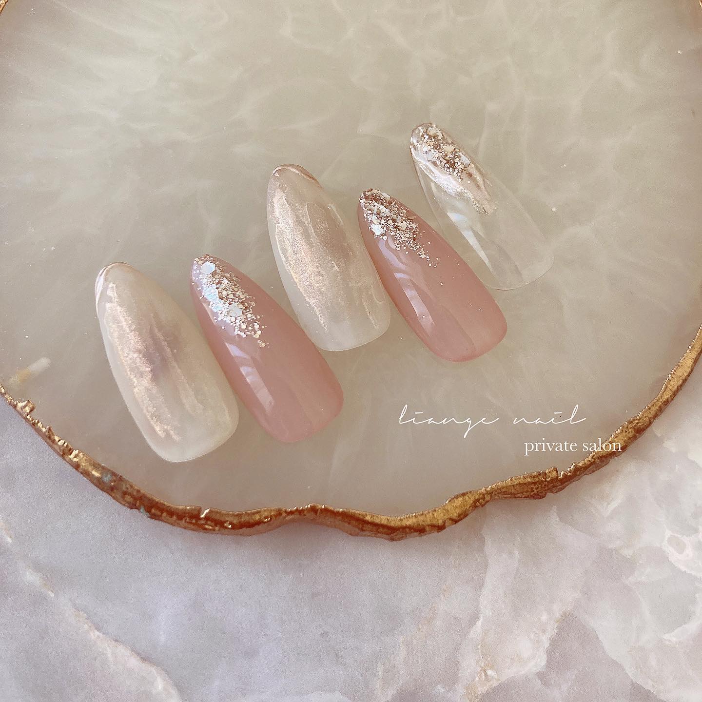 #ネイル,#秋ネイル,#大人ニュアンスネイル,#ニュアンスネイル,#ジェルネイル,#ミラーネイル,#オフィスネイルのネイルデザイン