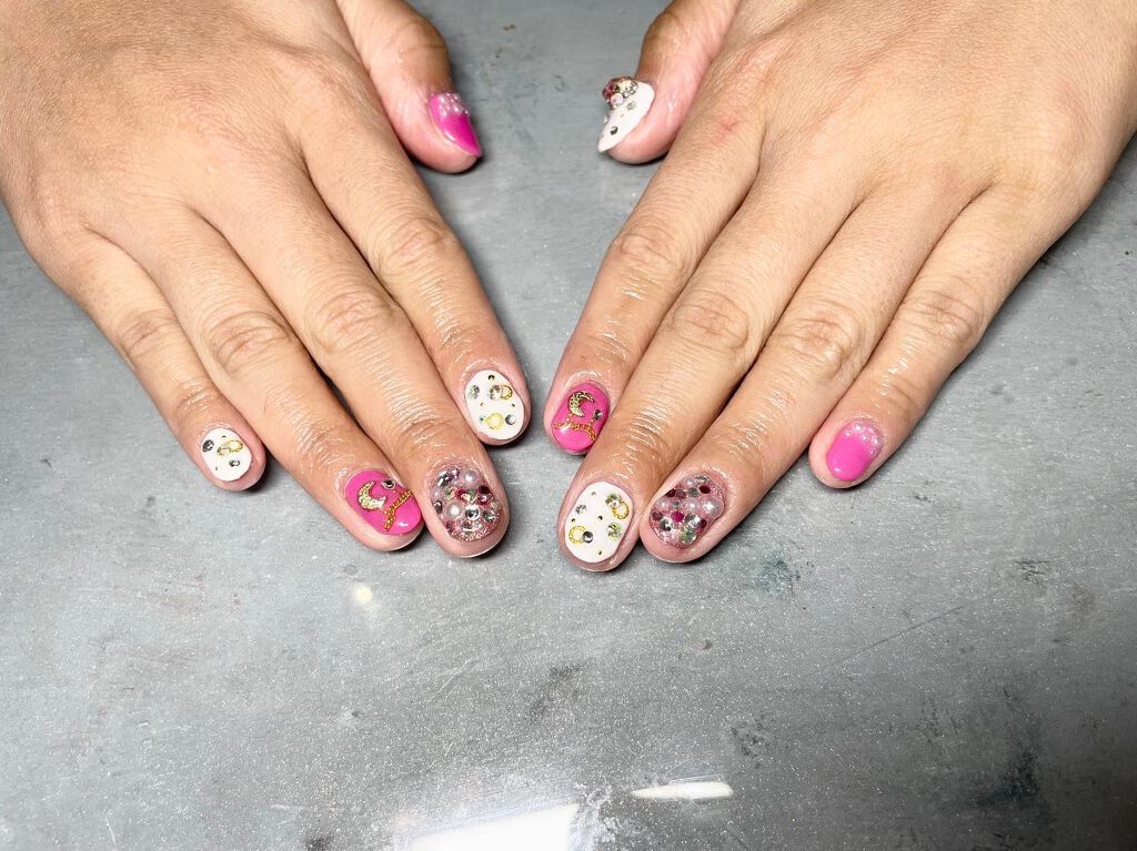 ももをです。

ネイル記録用です💅

しばらく行けていなかったので、反動でなのか（？）めっちゃキラキラにしました👍