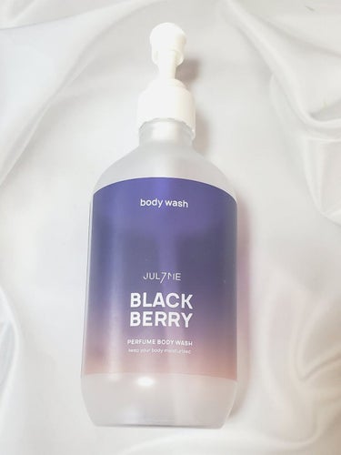 JUL7ME の perfume body wash です。
Qoo10の公式ショップで購入しました。

シャンプートリートメントと同様のブラックベリーの香りで泡立ちもよく使いやすかったです！
コスパも
