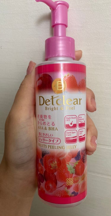 Detclearの『Detclear  Bright & Peel』を購入してみました♪

他の投稿でも書いてある様に毛穴の黒ずみが気になっていてそれが改善されないので、色んなのを試していて今回の商品は