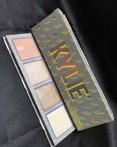 Kylie Cosmetics プレスドパウダーハイライターのクチコミ「#KYLIE PRESSED POWDER HIGHLIGHTER
是非2枚目の動画を見てくだ.....」（1枚目）