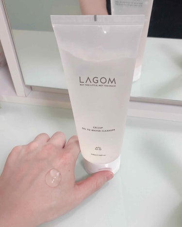 ・LAGOM ラゴム
ジェルトゥウォータークレンザー　220ml

2500円くらいやったかな🤔
ネットで購入しました。

泡立てなくていい洗顔を探してました。
朝用洗顔で寝ている時に出た余分な
皮脂な