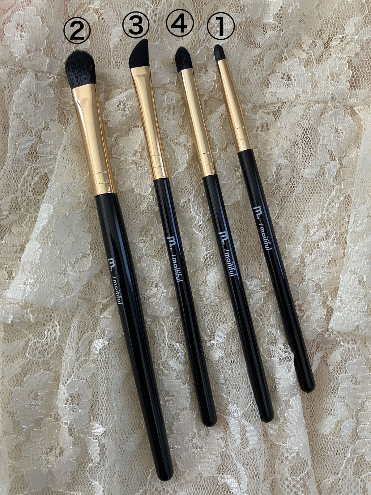 moitiful・DAISOのメイクブラシを使った口コミ -MLFアイシャドウブラシ