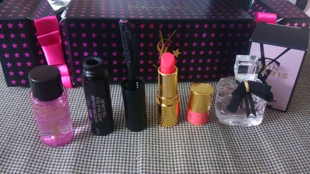 YVES SAINT LAURENT BEAUTE ノエルクラッカー ミニメイクアップセットのクチコミ「おはようございます！！あやめです(*^^*)
いつもいいね、フォローありがとうございます♥

.....」（2枚目）