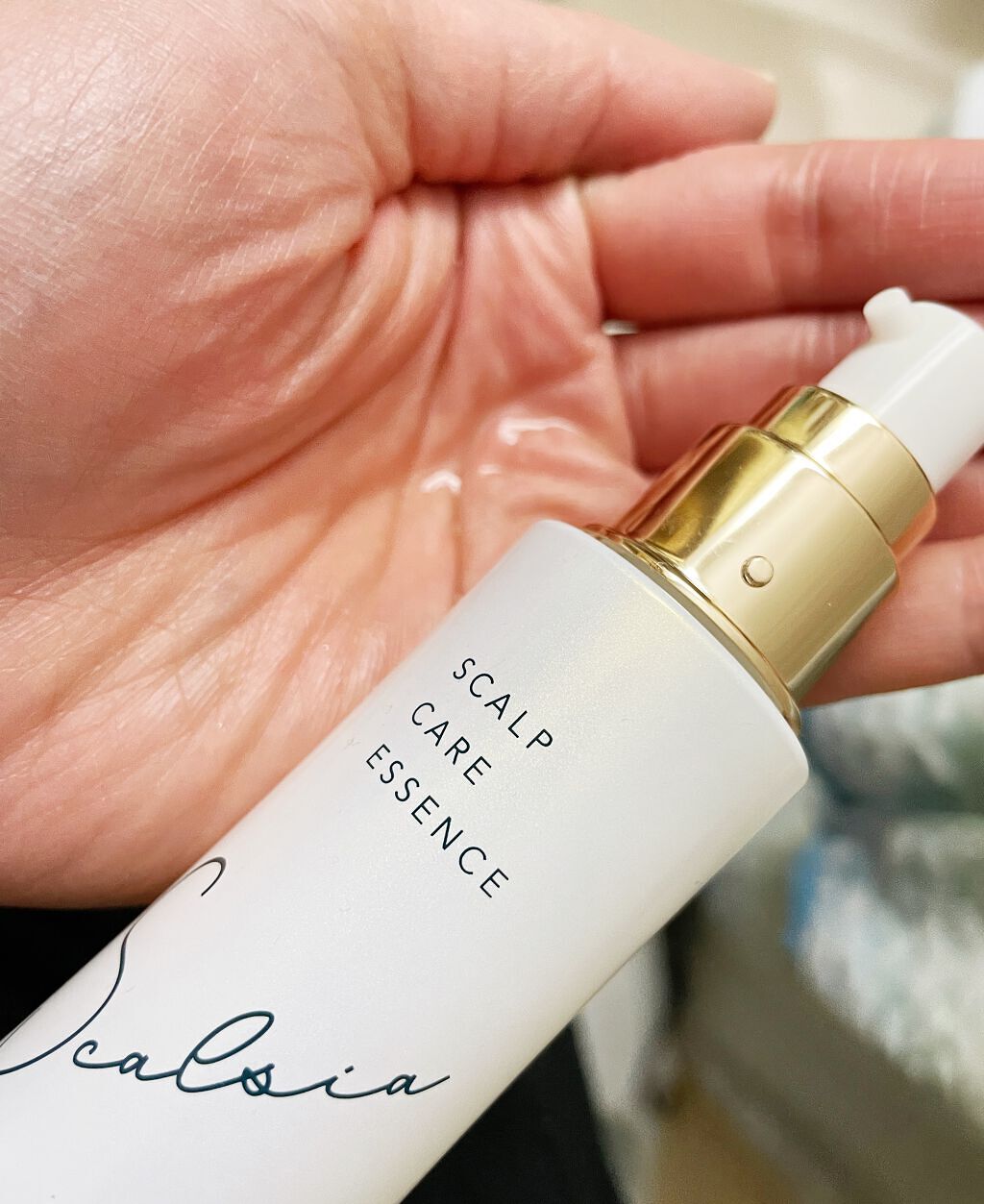 スカルシア 薬用スカルプ美容液スカルシアのクチコミ「一見、スカルプケア用品には見えないくらいオシャレでスッキリしたデザインです。
普通におうちにあ.....」（2枚目）